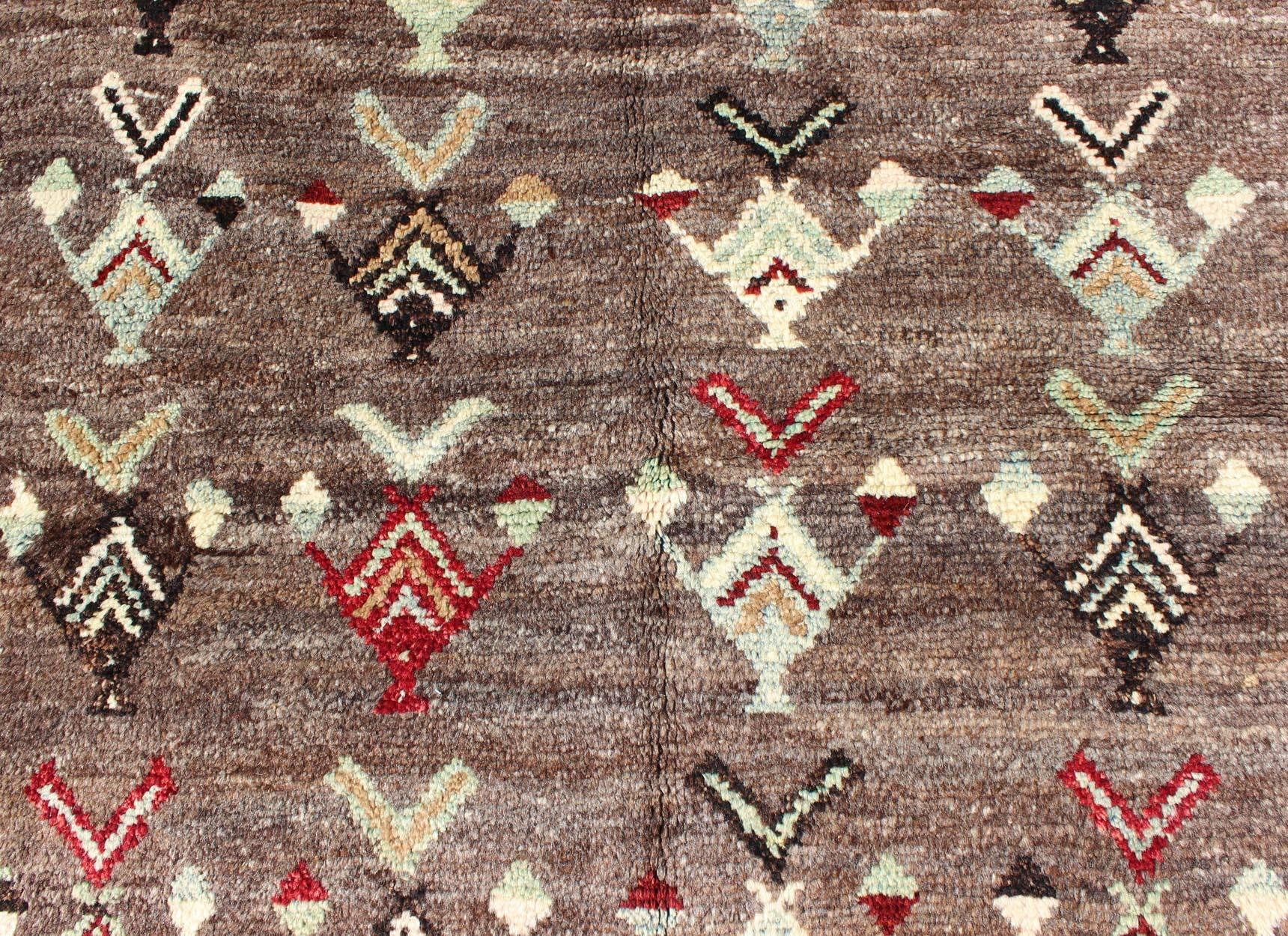 Mid-20th Century Tribal Arrow Design Tulu Vintage Rug from Turkey in Brown, Red, Mint Green For Sale