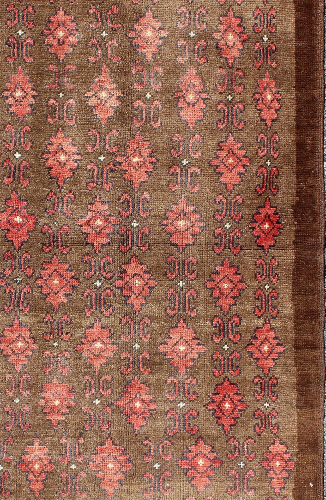 Red and Brown Vintage Turkish Oushak Rug with Repeating Vertical Motif Design In Excellent Condition For Sale In Atlanta, GA