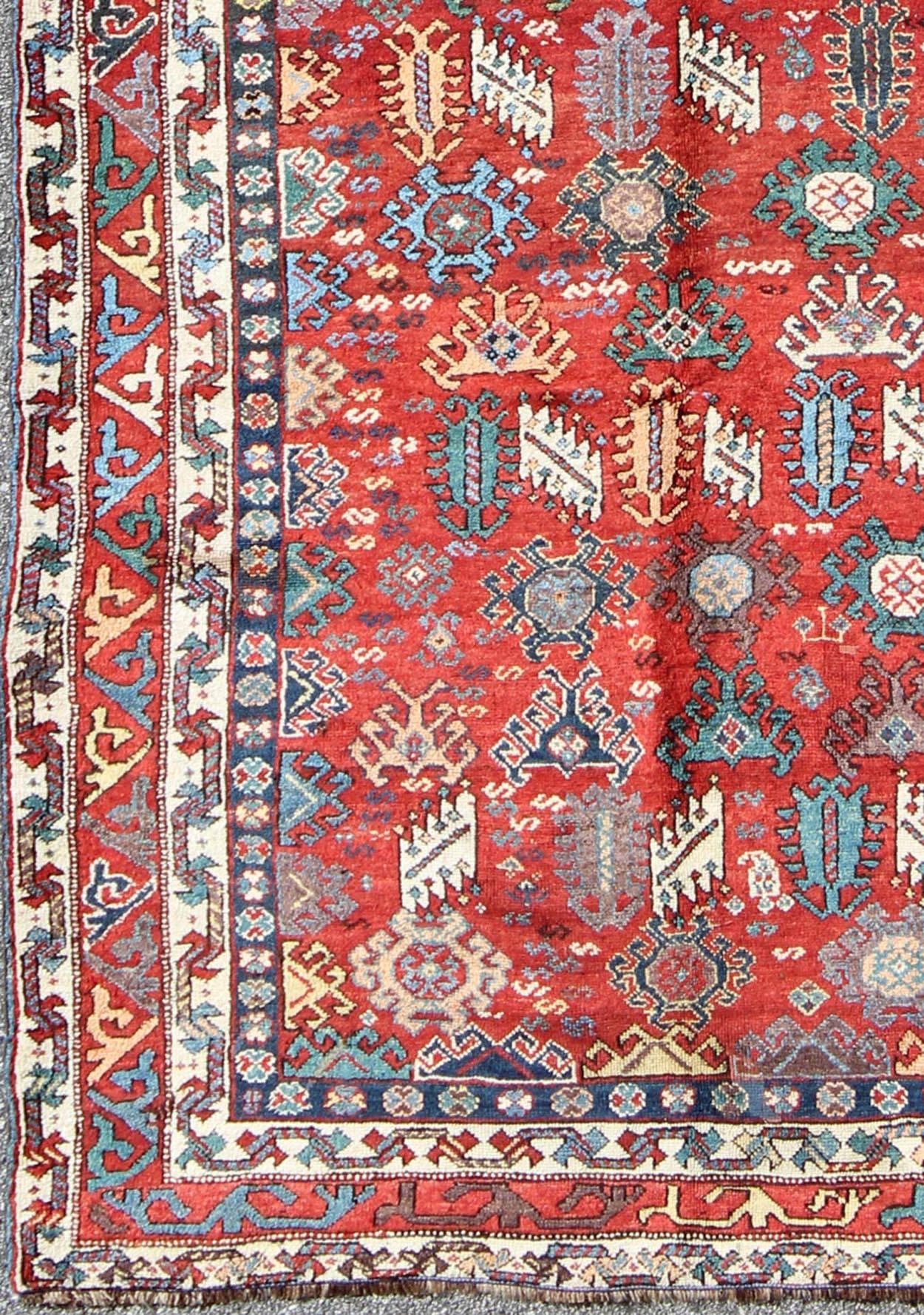 Antique Qashqai Persian rug with all-over sub-geometric design and tiered border, rug e-0508, country of origin / type: Iran / Qashqai, circa 1910

The Qashgai nomads are found in the Fars province in southwest Iran. They move twice a year, between