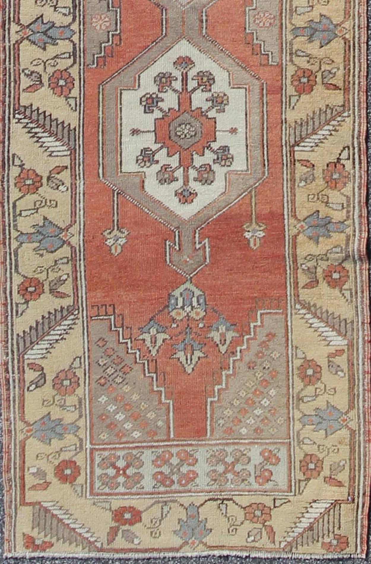 Sub-geometric tribal vintage Oushak runner from early 20th century Turkey, rug en-134, country of origin / type: Turkey / Oushak, circa 1920

This antique Turkish Oushak gallery runner (circa early 20th century) features a unique blend of colors and