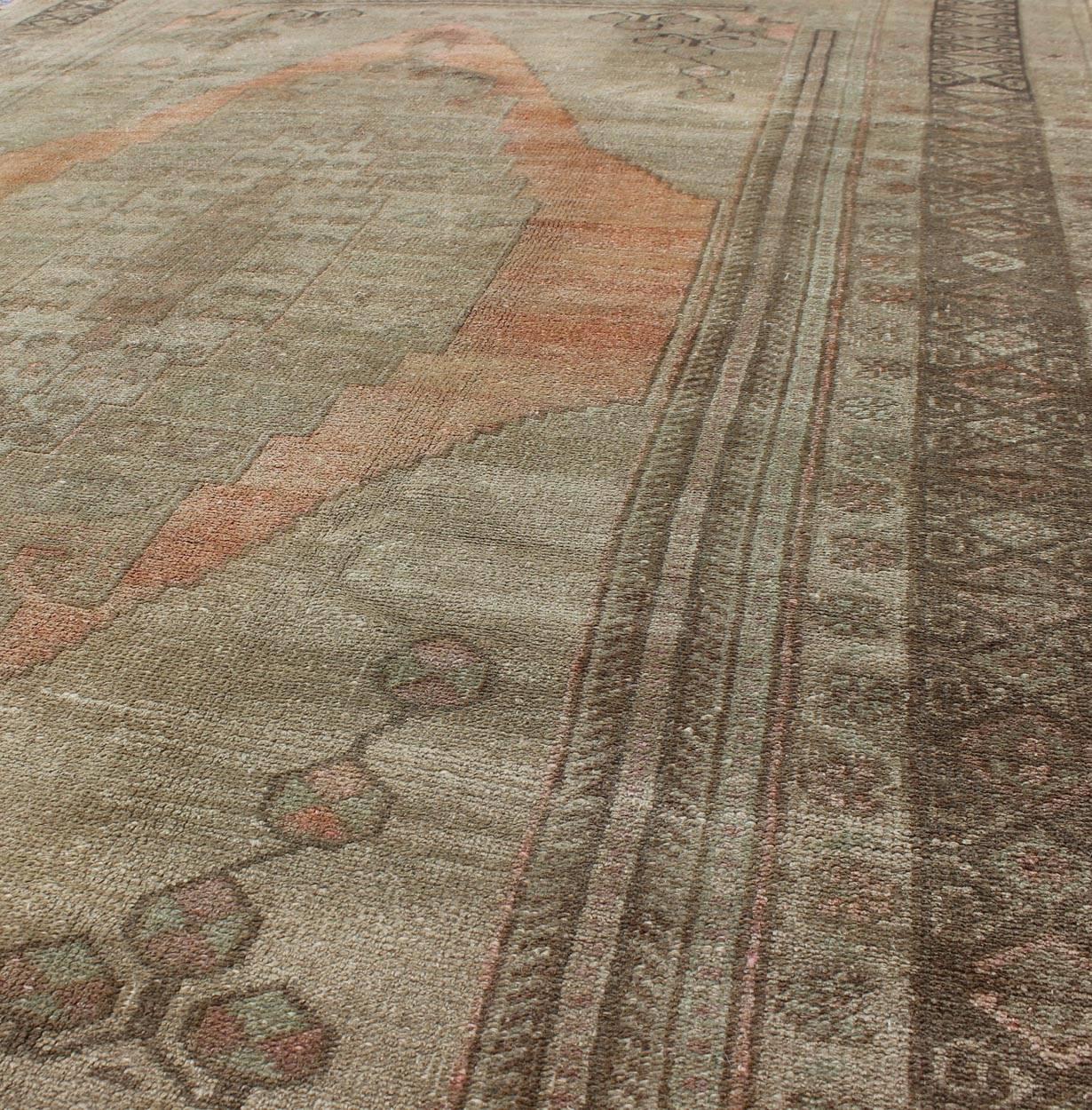 Mid-20th Century 1940s Taupe Vintage Oushak Rug from Turkey with Light Salmon / Coral Medallion For Sale