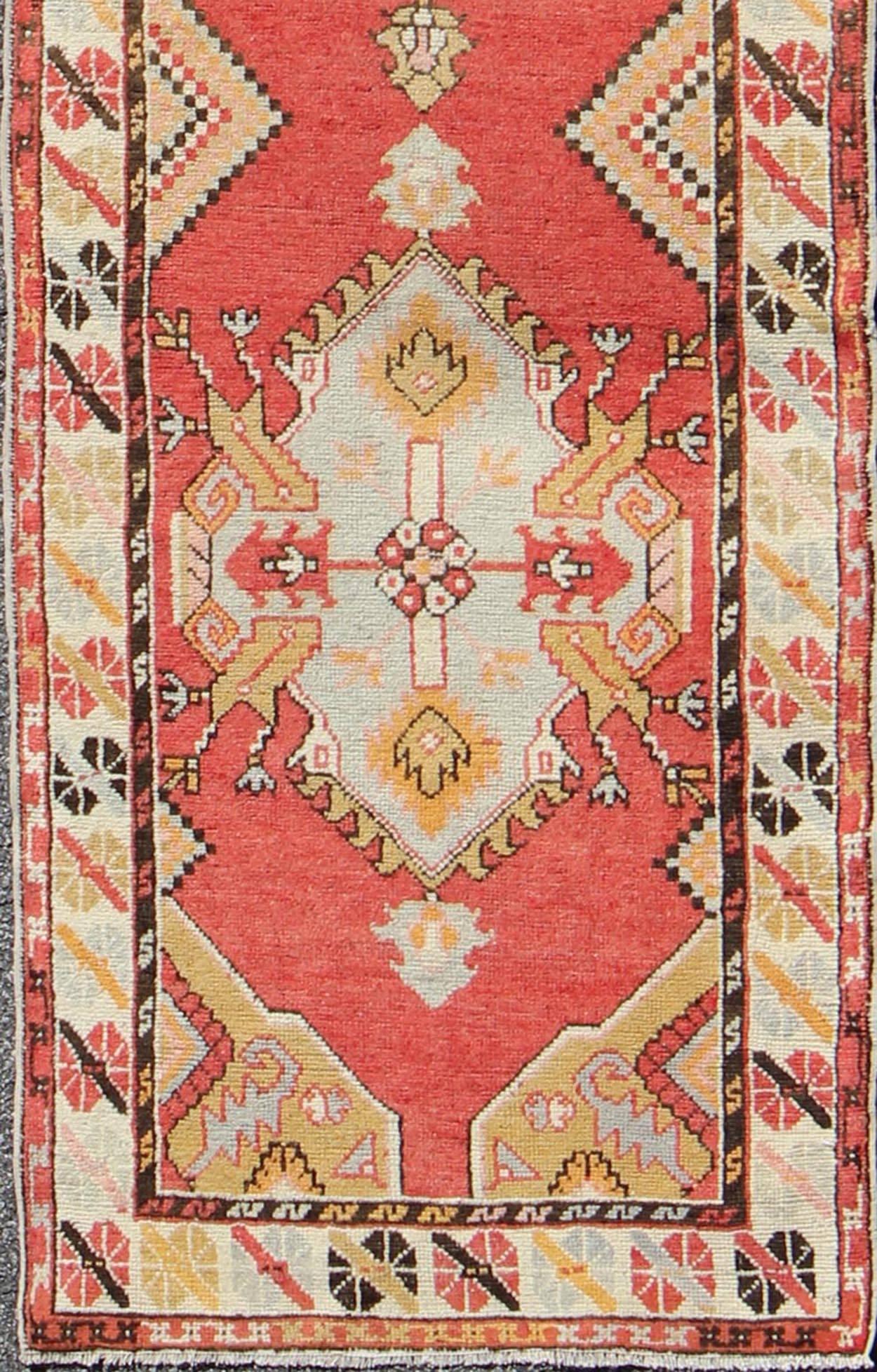Sub-geometric tribal vintage Oushak runner from Turkey in burnt orange, rug en-154, country of origin / type: Turkey / Oushak, circa 1930

This antique Turkish Oushak gallery runner (circa 1930) features a unique blend of colors and an intricately
