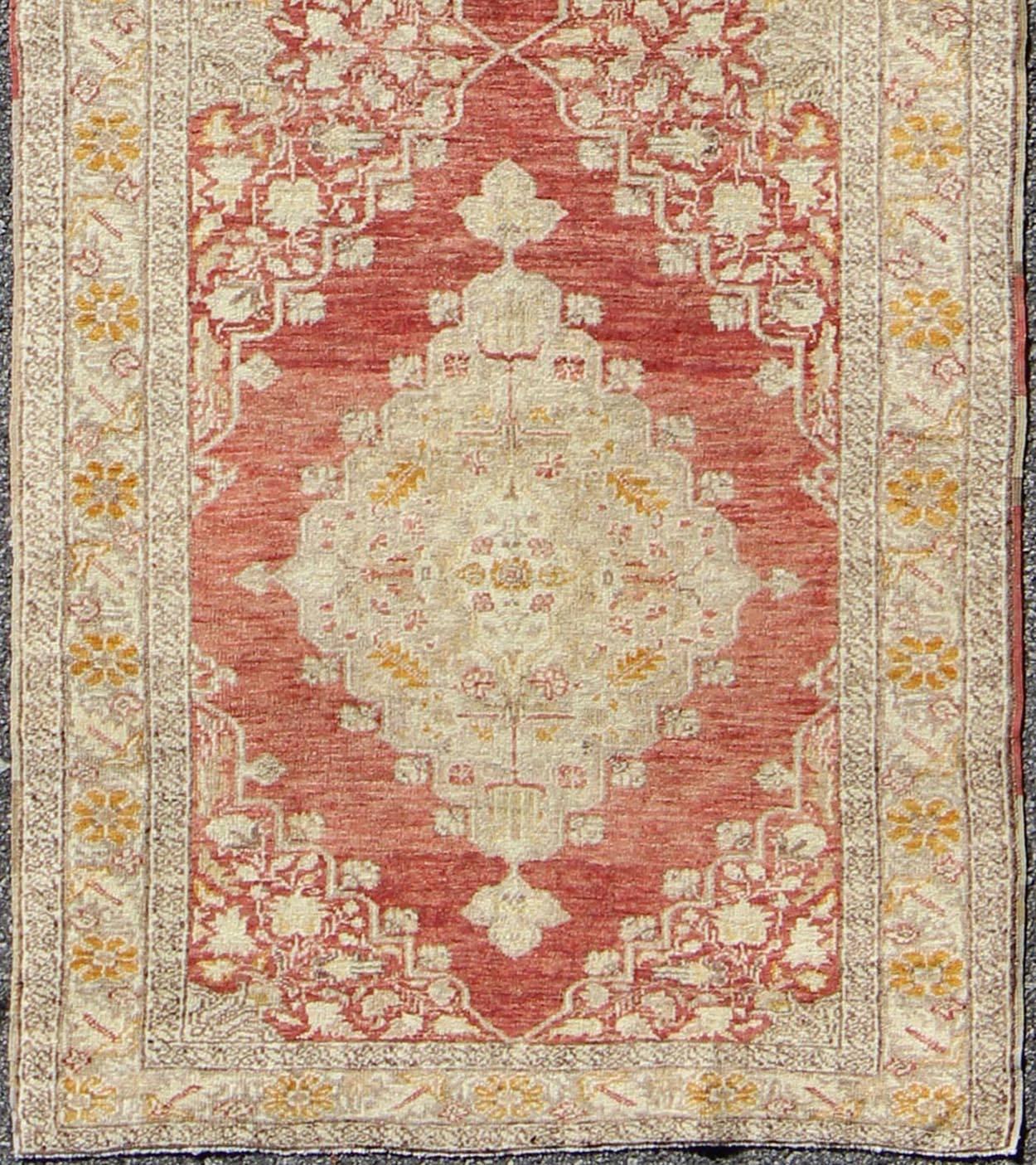 Antique Turkish Oushak runner with red background and ivory/cream medallions, rug en-112041, country of origin / type: Turkey / Oushak, circa 1920

This antique Turkish Oushak gallery runner (circa early 20th century) features a unique blend of