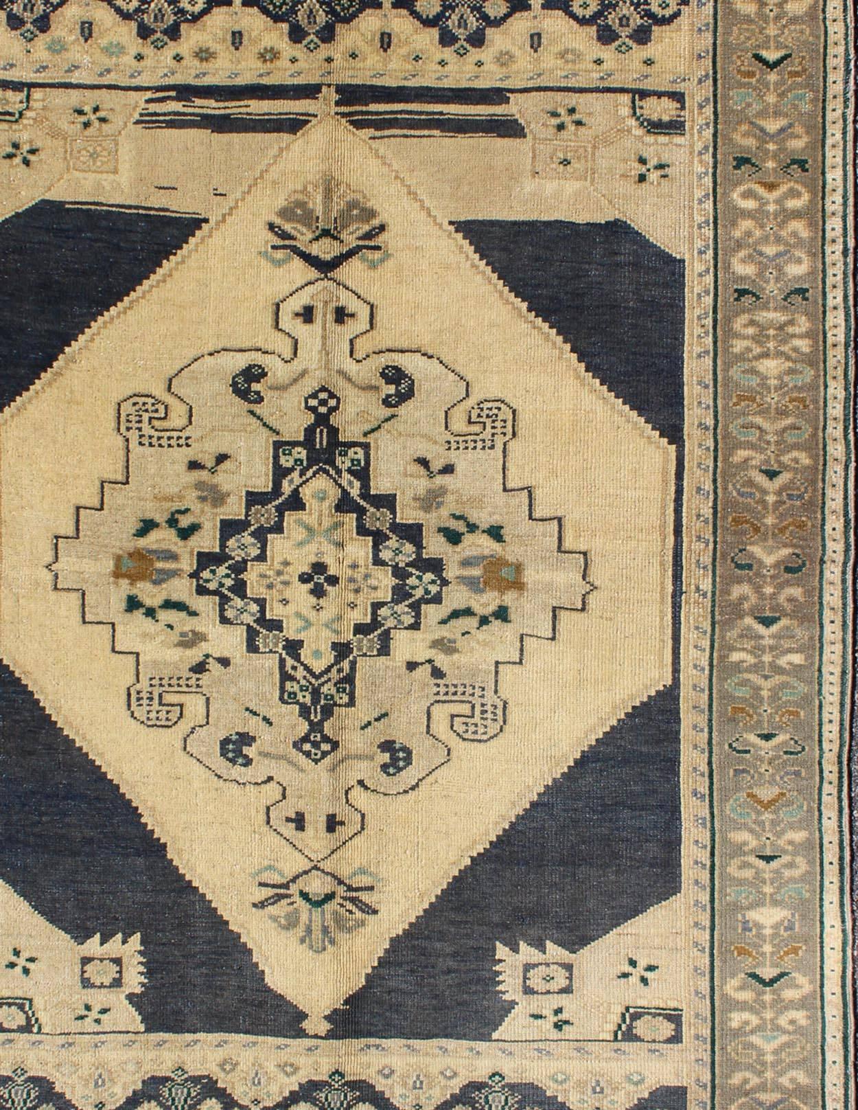Vintage Turkish Oushak Rug with Stylized Medallion in Midnight Blue and Cream In Excellent Condition For Sale In Atlanta, GA
