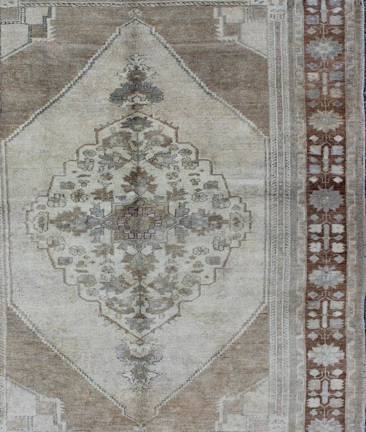 Vintage Turkish Oushak Rug with Layered Floral Medallion in Ivory, Gray, Brown In Excellent Condition In Atlanta, GA