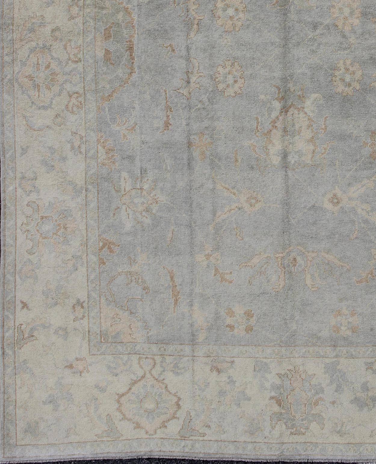 Faded Turkish Oushak rug with all-over vining floral design in grey and cream, rug en-112736, country of origin / type: Turkey / Oushak.

The design of this beautiful vintage Oushak rug, Turkey is enhanced by its lustrous wool. The light