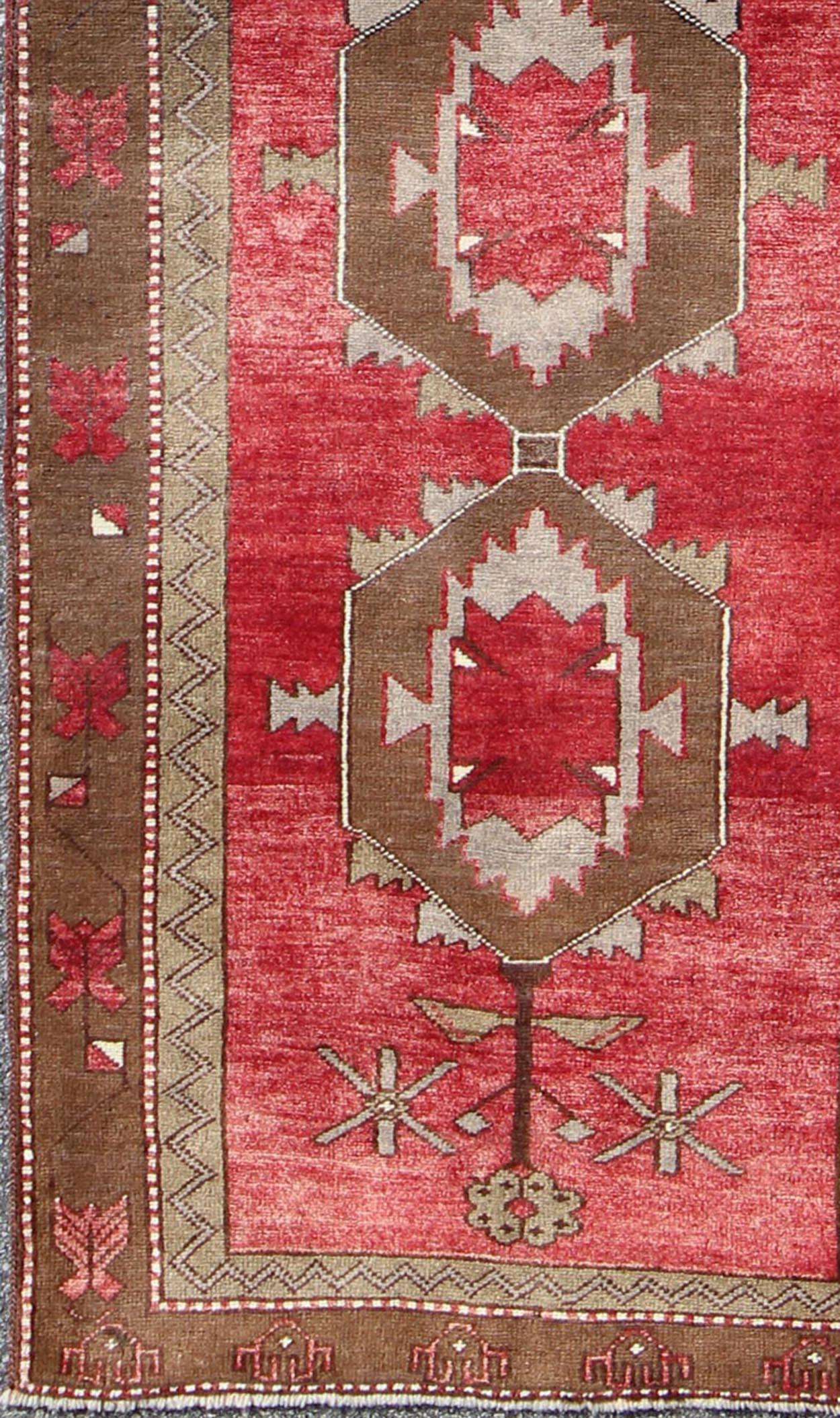 Striking Oushak runner Turkish vintage with red and brown layered medallions, rug en-123932, country of origin / type: Turkey / Oushak, circa 1940.

This vintage Turkish Oushak runner (circa 1940) features a unique blend of colors and an intricately