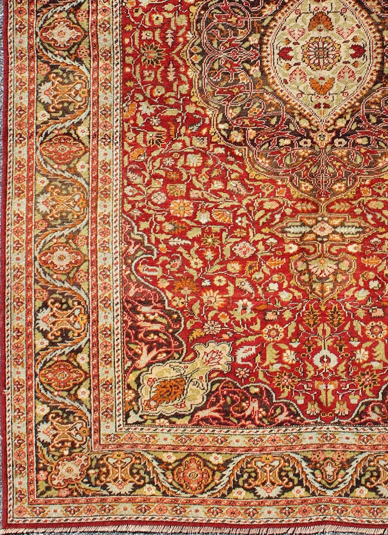 Gorgeous early 20th century Turkish antique Sivas rug with layered medallion and flowers, Keivan Woven Arts / rug 13-0104, country of origin / type: Turkey / Oushak, circa 1920

This sublime and enchanting antique rug, a gorgeous Sivas rug made in