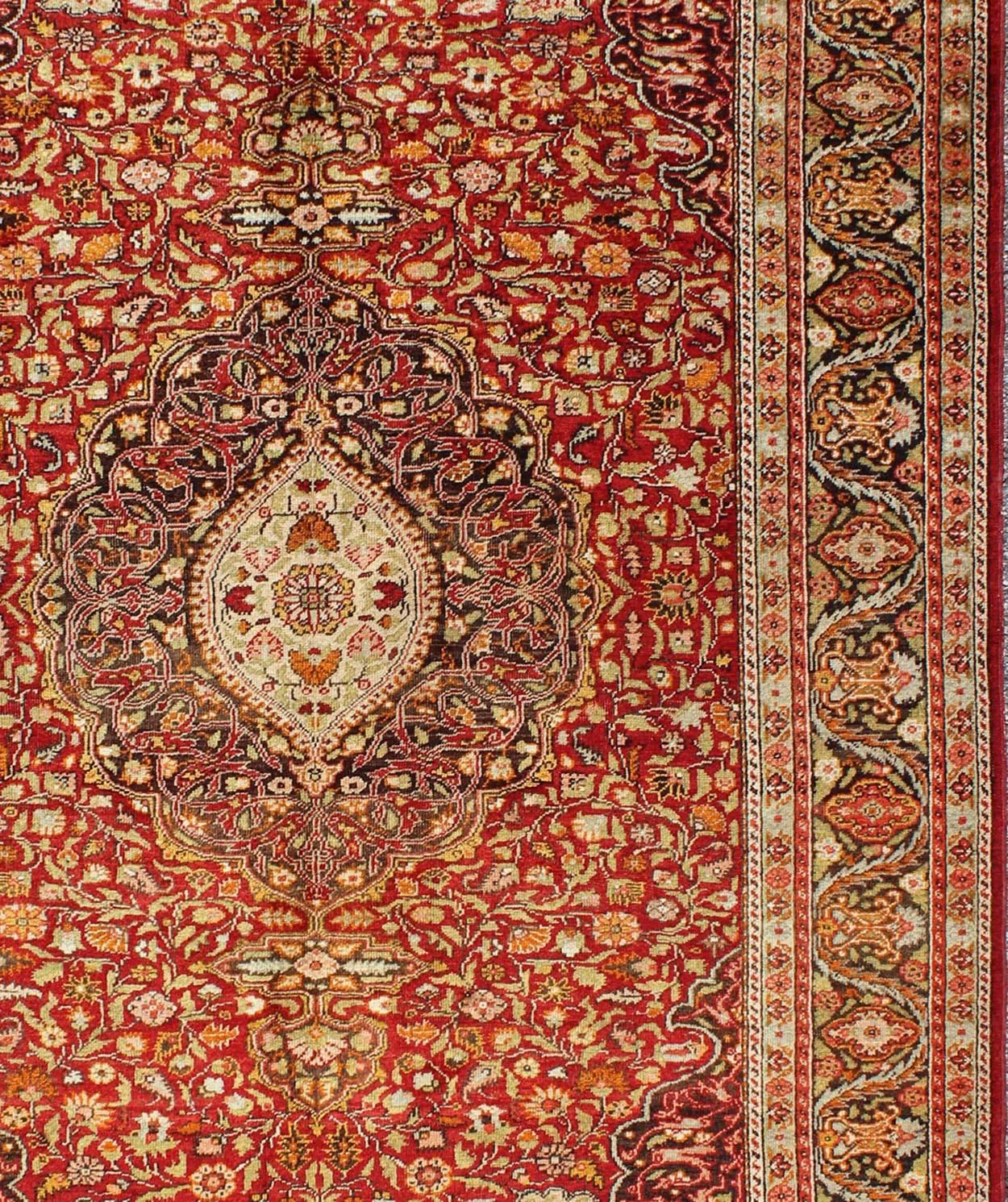 Hand-Knotted Early 20th Century Turkish Sivas Colorful Rug with Layered Medallion and Flowers For Sale