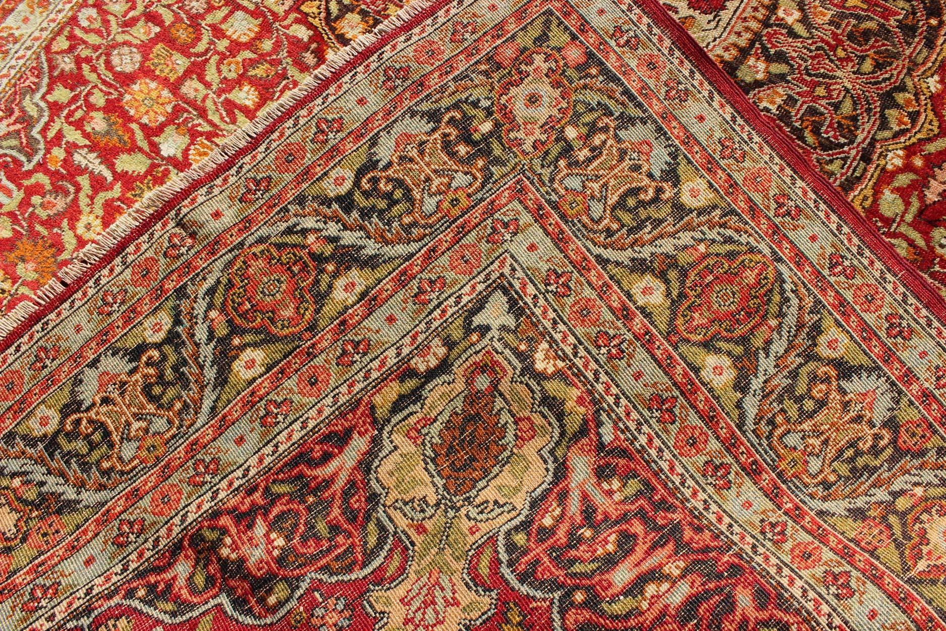 Early 20th Century Turkish Sivas Colorful Rug with Layered Medallion and Flowers For Sale 1