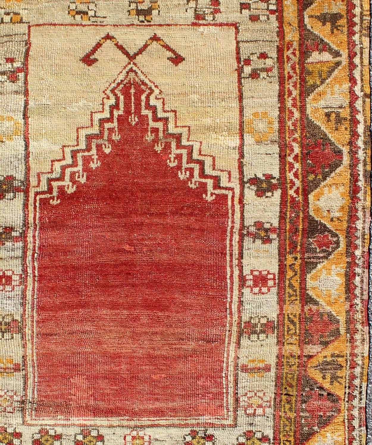 1920s Antique Turkish Oushak Prayer Rug in Red, Ivory, Orange, Cream and Brown In Excellent Condition In Atlanta, GA