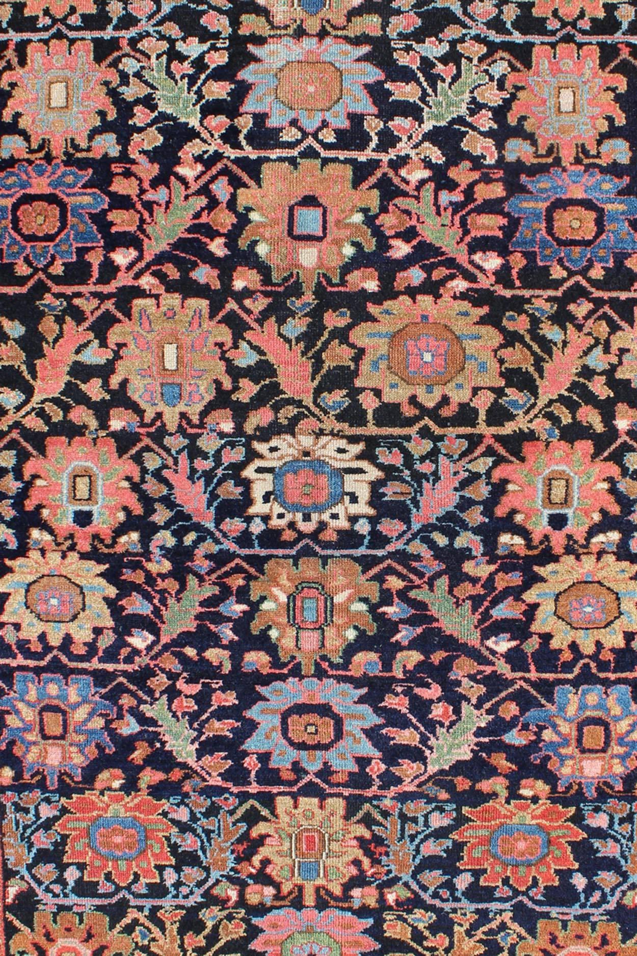 Persiano Antico tappeto persiano Malayer con grandi motivi floreali nei colori navy e multipli in vendita