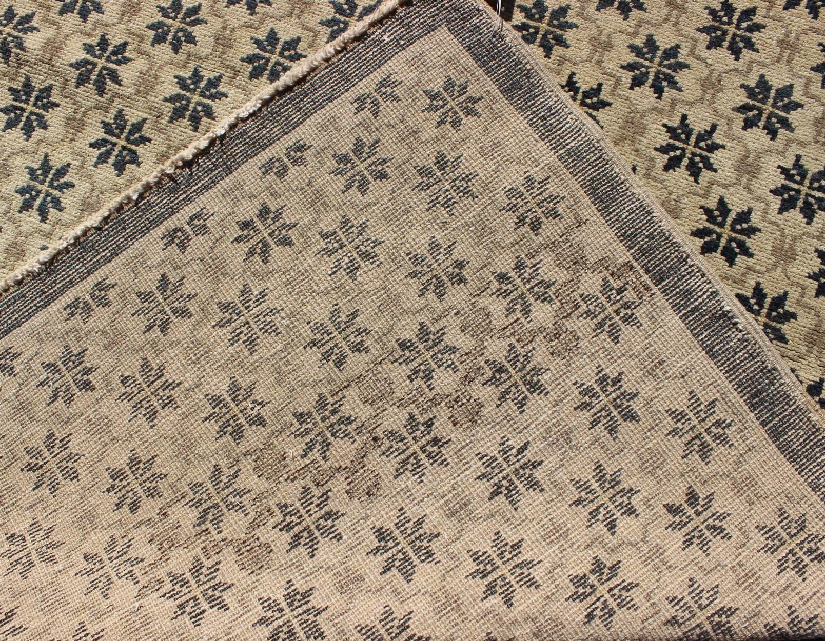 Onyx and Cream Vintage Turkish Oushak Rug with Latticework and Poinsettia Shapes For Sale 1