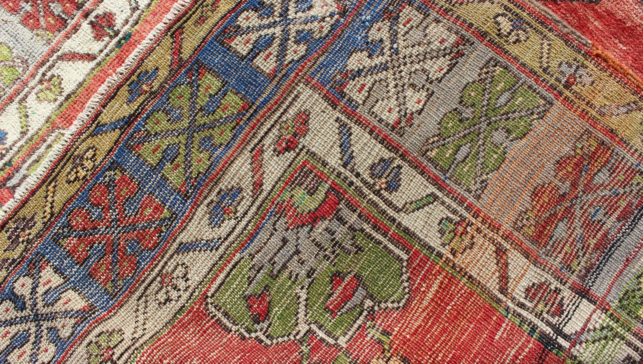 Laine Tapis turc Oushak vintage vert, bleu et rouge avec trois médaillons géométriques en vente