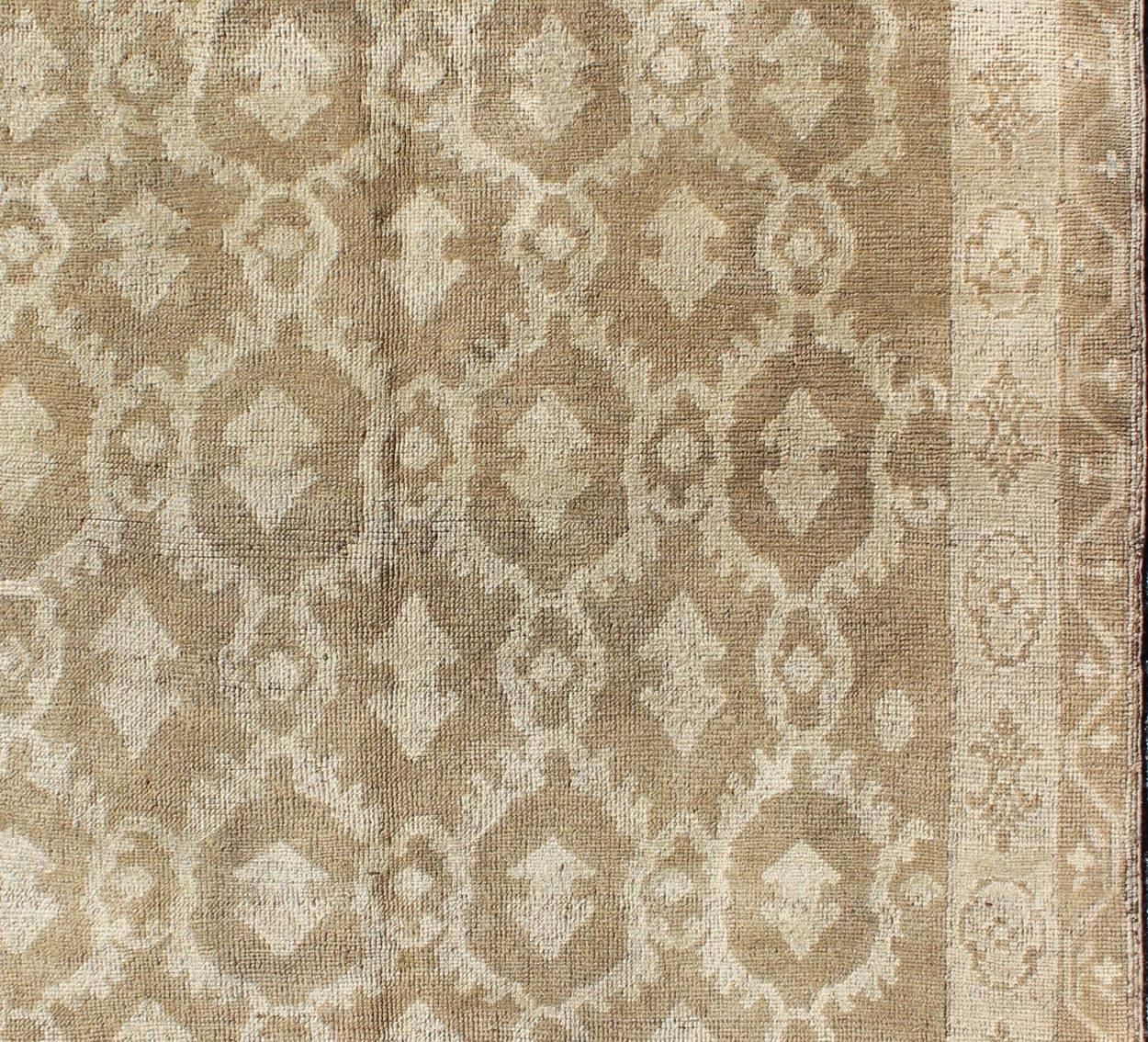 Square Shape Cross-Latch Squarish Turkish Vintage Oushak Rug in Taupe and Cream In Good Condition For Sale In Atlanta, GA