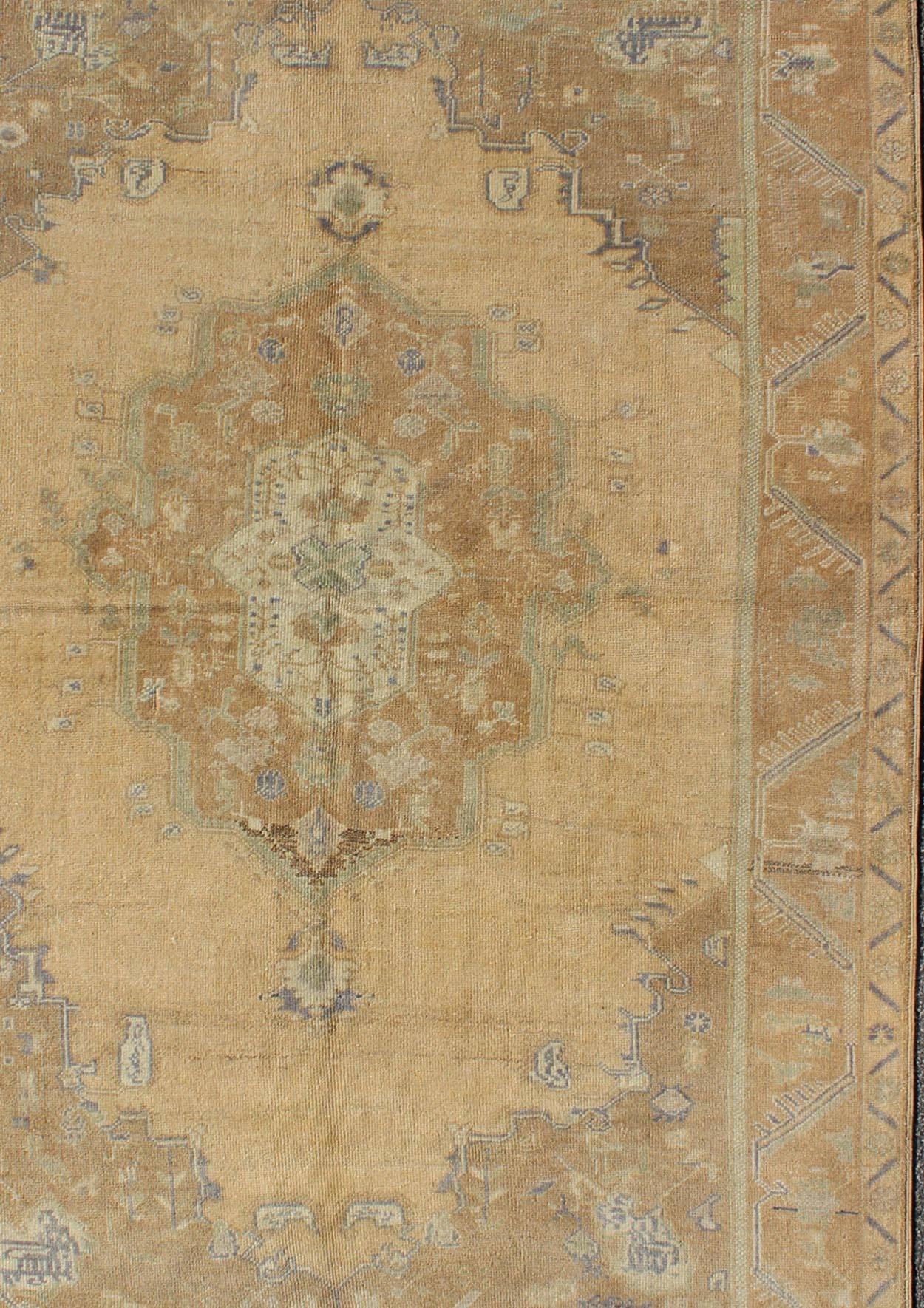 Faded Vintage Turkish Oushak Rug with Layered Medallion In Good Condition In Atlanta, GA
