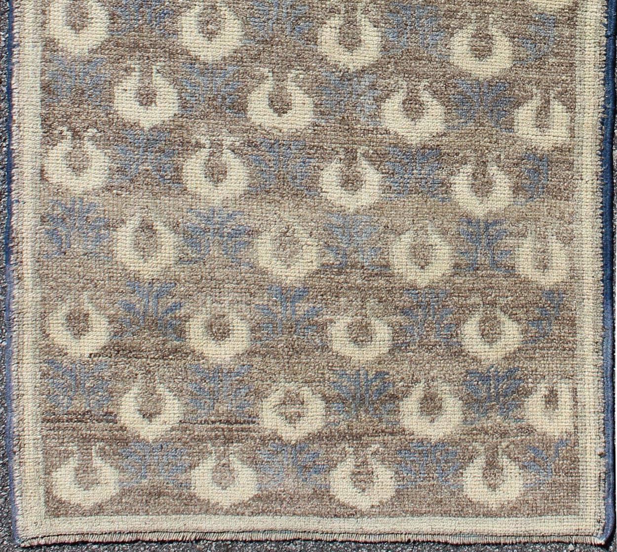 Light brown, gray-blue, and cream Turkish Tulu vintage rug with latticework, rug en-112175, country of origin / type: Turkey / Tulu, circa 1940s

This vintage Turkish Tulu carpet (circa mid-20th century) features an all-over pattern of vining