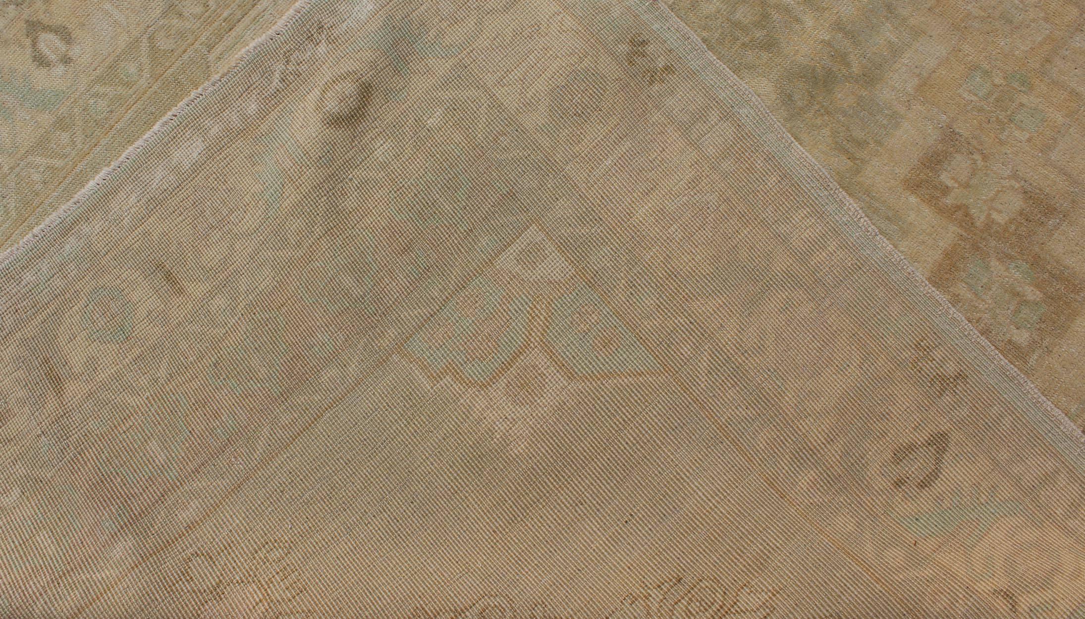 Mid-20th Century Faded Vintage Turkish Oushak Rug with Layered Medallion in Creams and Grays For Sale