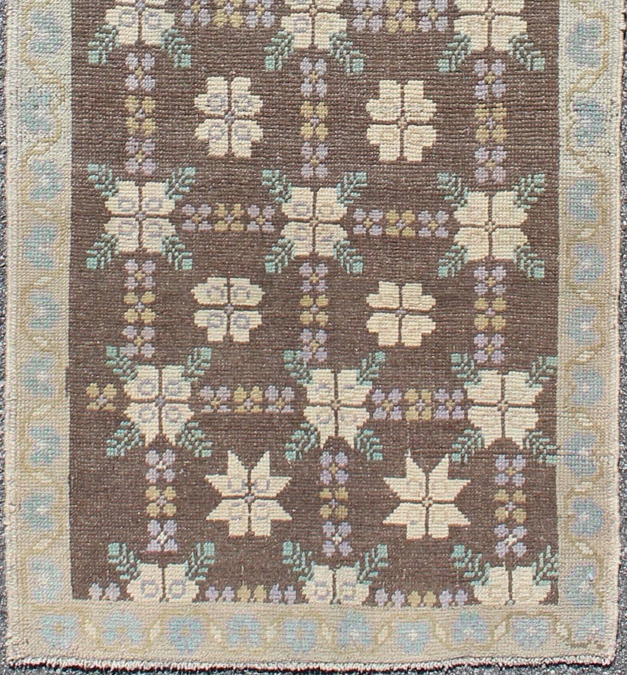 Vintage Turkish Oushak runner with gray and cream flower latticework design, rug en-140501, country of origin / type: Turkey / Tulu, circa 1940

This Oushak runner features cream and gray blossom motifs laid across a mocha brown field and