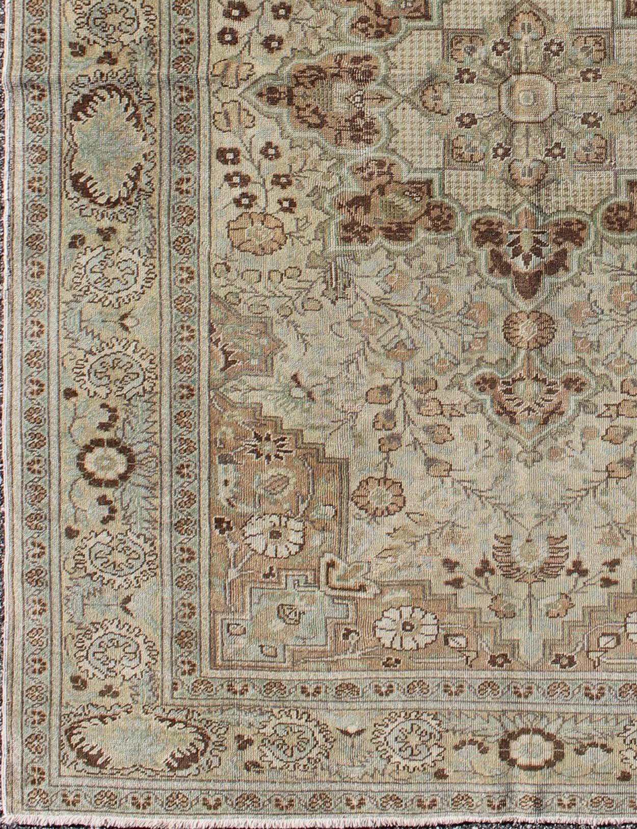 Ornate floral medallion vintage Turkish Sivas rug in brown, cream tones, rug en-140592, country of origin / type: Turkey / Sivas, circa 1930.

This sublime and enchanting vintage rug, a gorgeous Sivas rug made in Turkey during the 1930s, is a