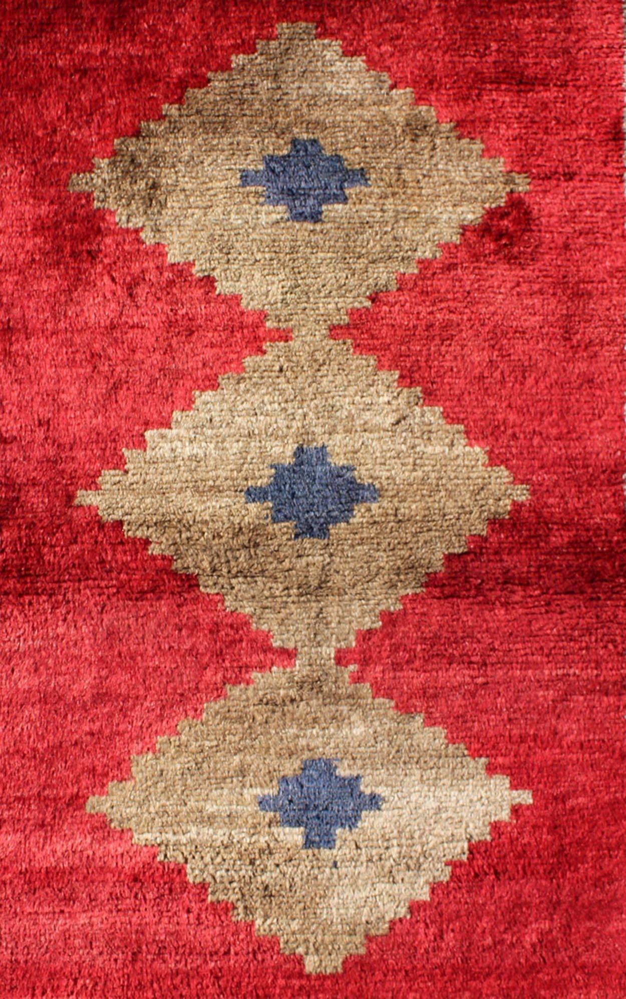 Hand-Knotted Midcentury Turkish Tulu Rug with Diamond Design in Bright Red and Tan Colors For Sale