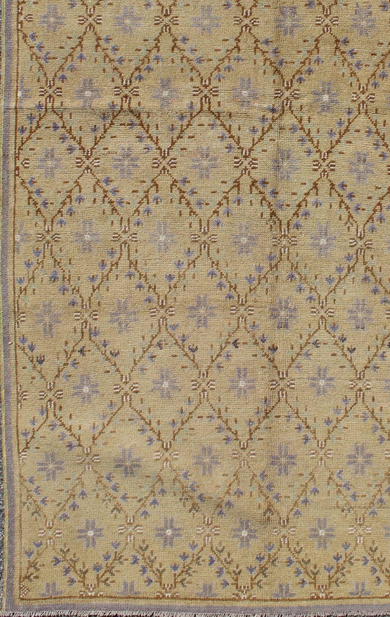Vintage Turkish Oushak rug with Lattice blossom design in camel and gray colors, rug en-141301, country of origin / type: Turkey / Oushak, circa 1940

Set on a camel-colored field with an all-over pattern, this beautiful mid-century Turkish Oushak