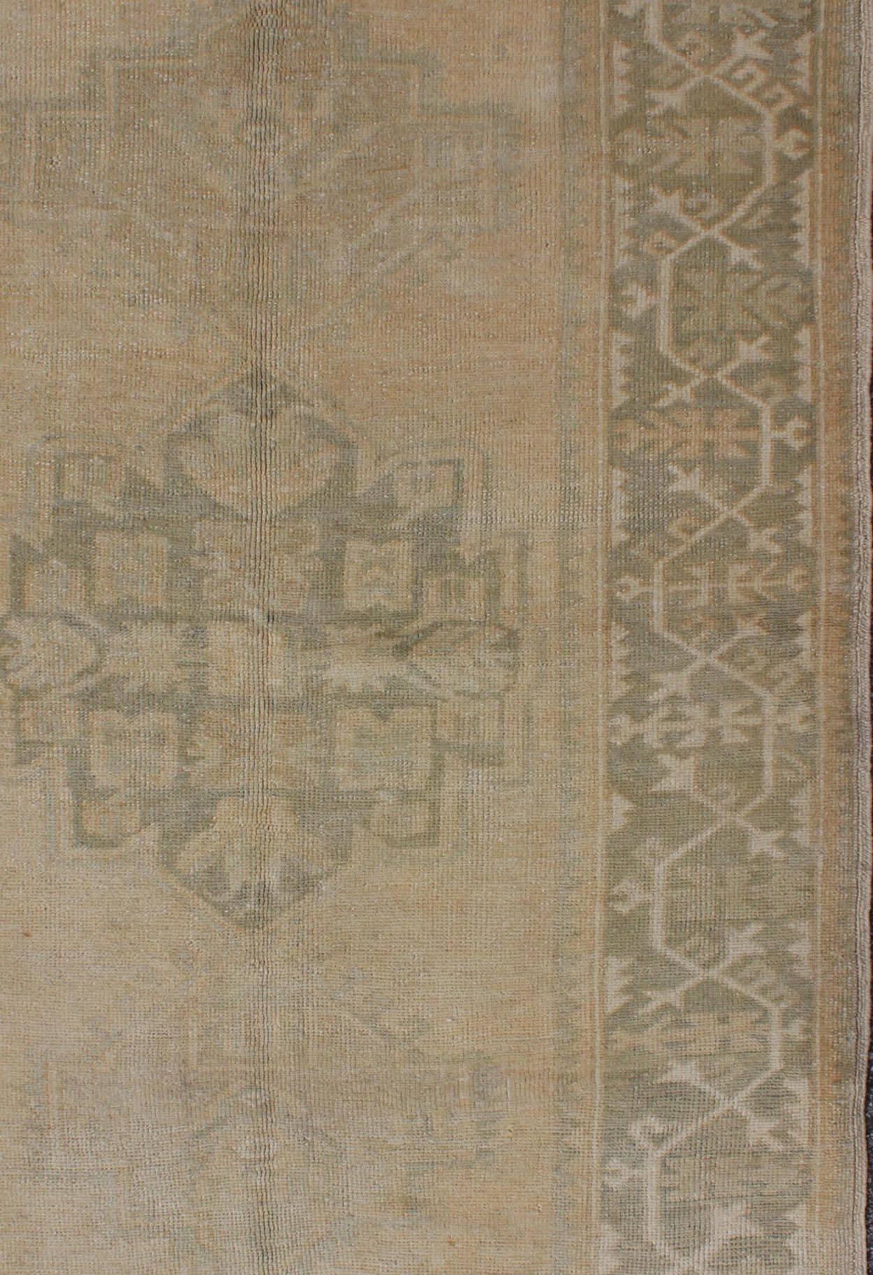 Medallion Vintage Turkish Oushak Rug in Taupe, Green and Sand Colors In Good Condition For Sale In Atlanta, GA