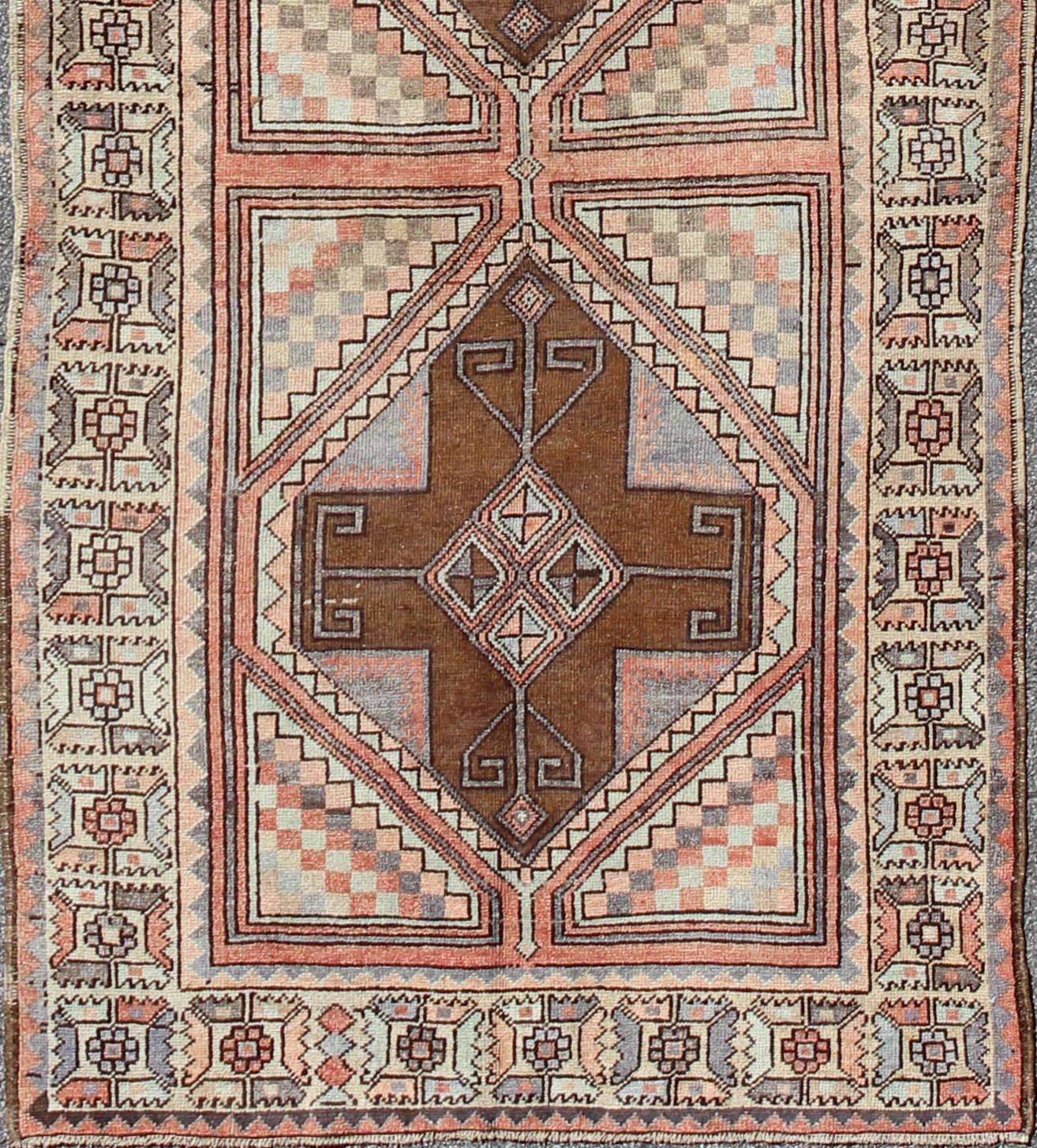 Multicolored pastel vintage Turkish Oushak runner with cross shapes design, rug en-142351, country of origin / type: Turkey / Oushak, circa 1940

This vintage Turkish Oushak runner (circa 1940) features a unique blend of colors and an intricately