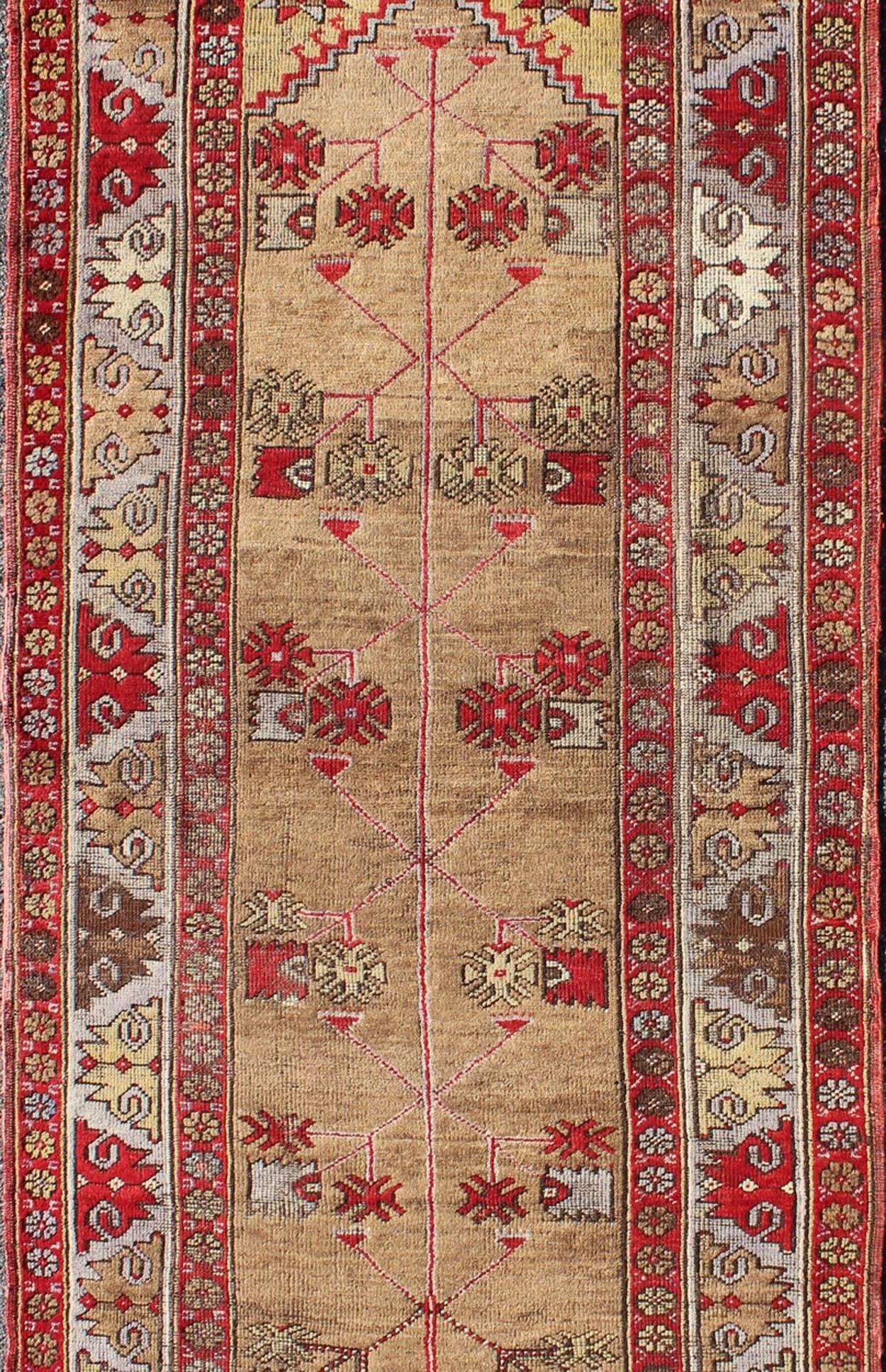 Antique Turkish Oushak Runner in Camel Background, Red & Gray In Good Condition For Sale In Atlanta, GA
