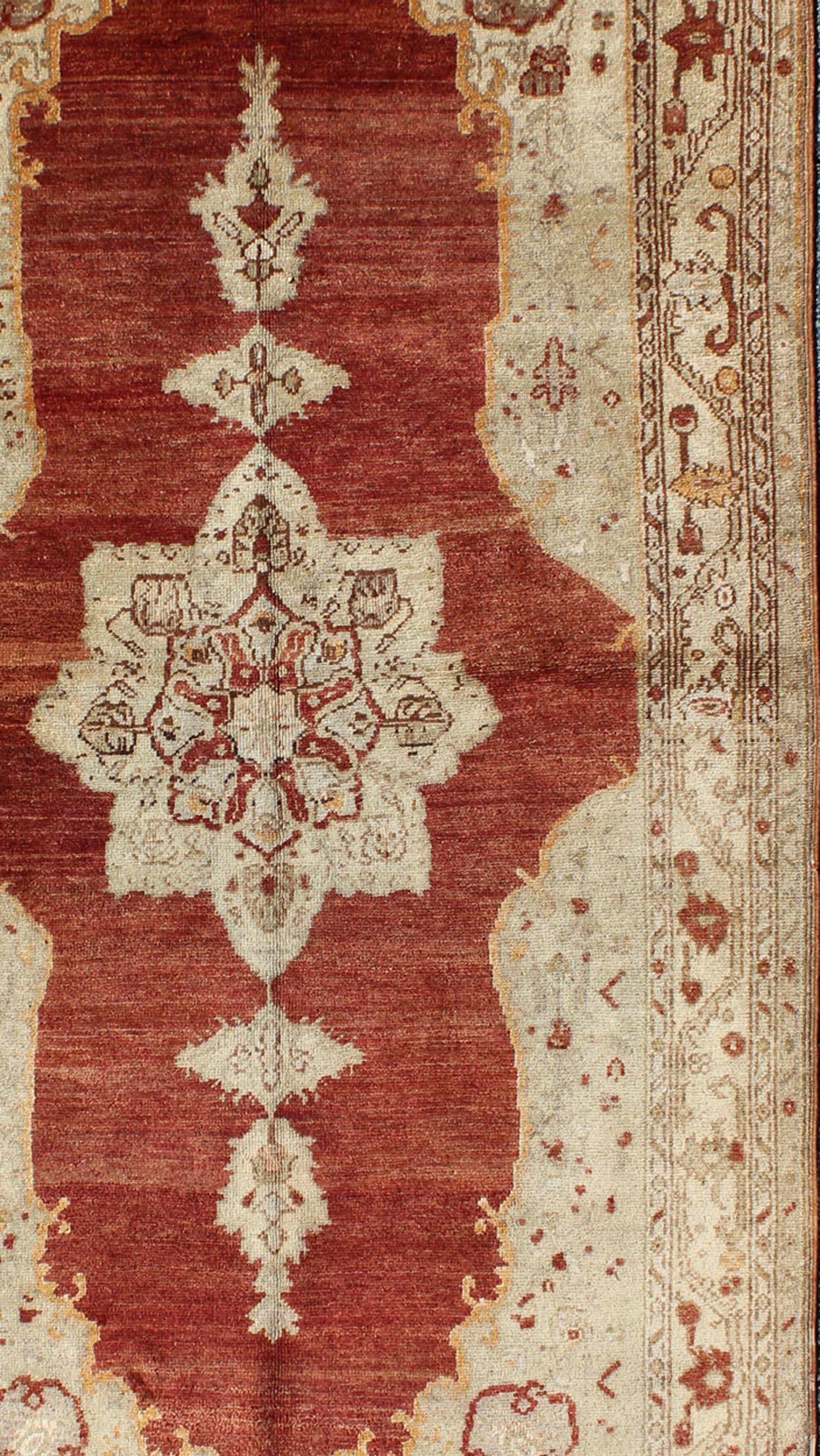 Antique Turkish Oushak Rug with Stretched Medallion in Red, Ivory, Cream, Gray In Excellent Condition For Sale In Atlanta, GA