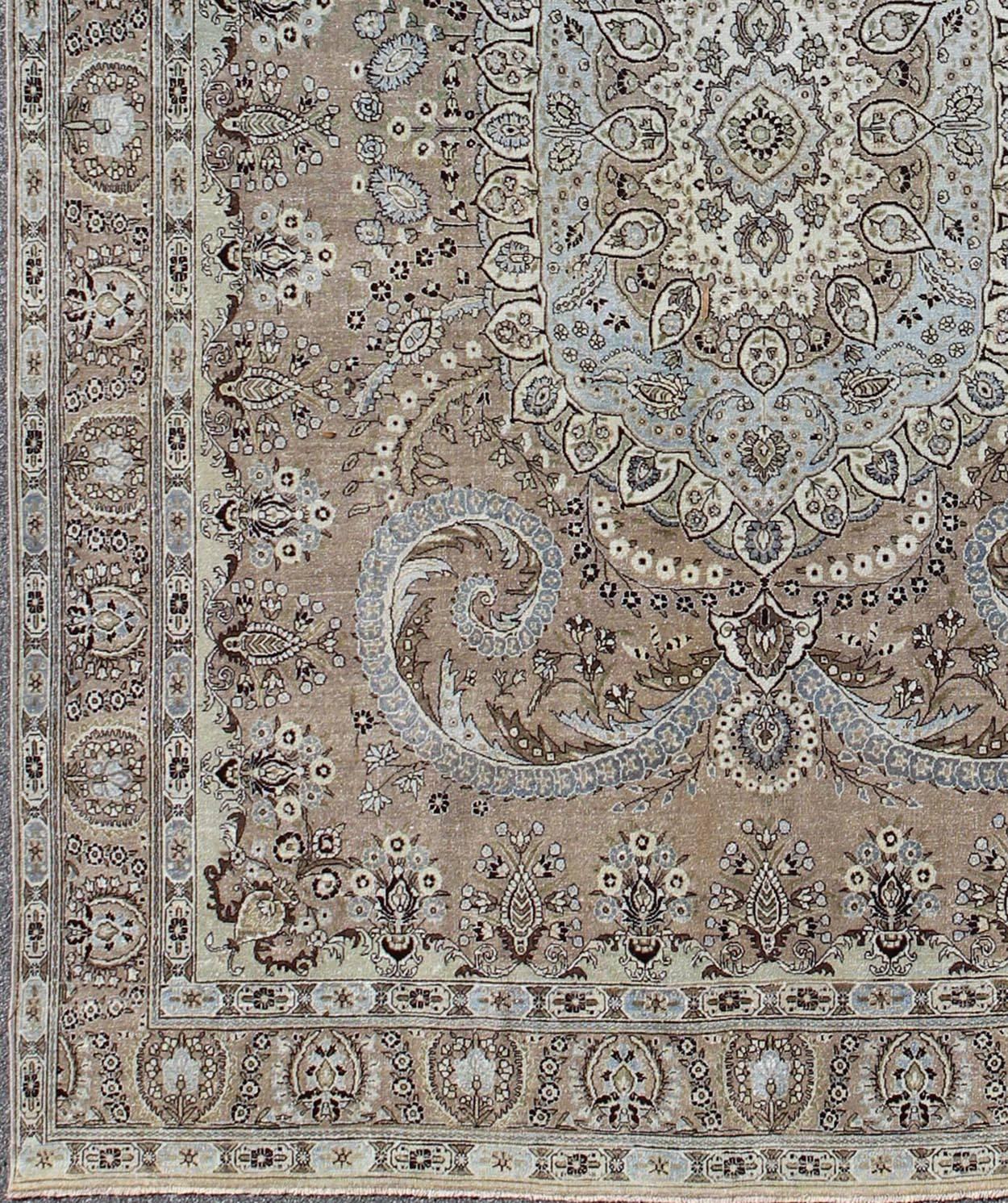 Vintage Persian Bakhtiari rug with stretched medallion in taupe, gray, brown. Keivan Woven Arts / rug / RM-K4570, country of origin / type: Iran / Bakhtiari, circa 1960
Measures: 11' x 14'6.
This vintage Persian Bakhtiari rug from mid-20th century