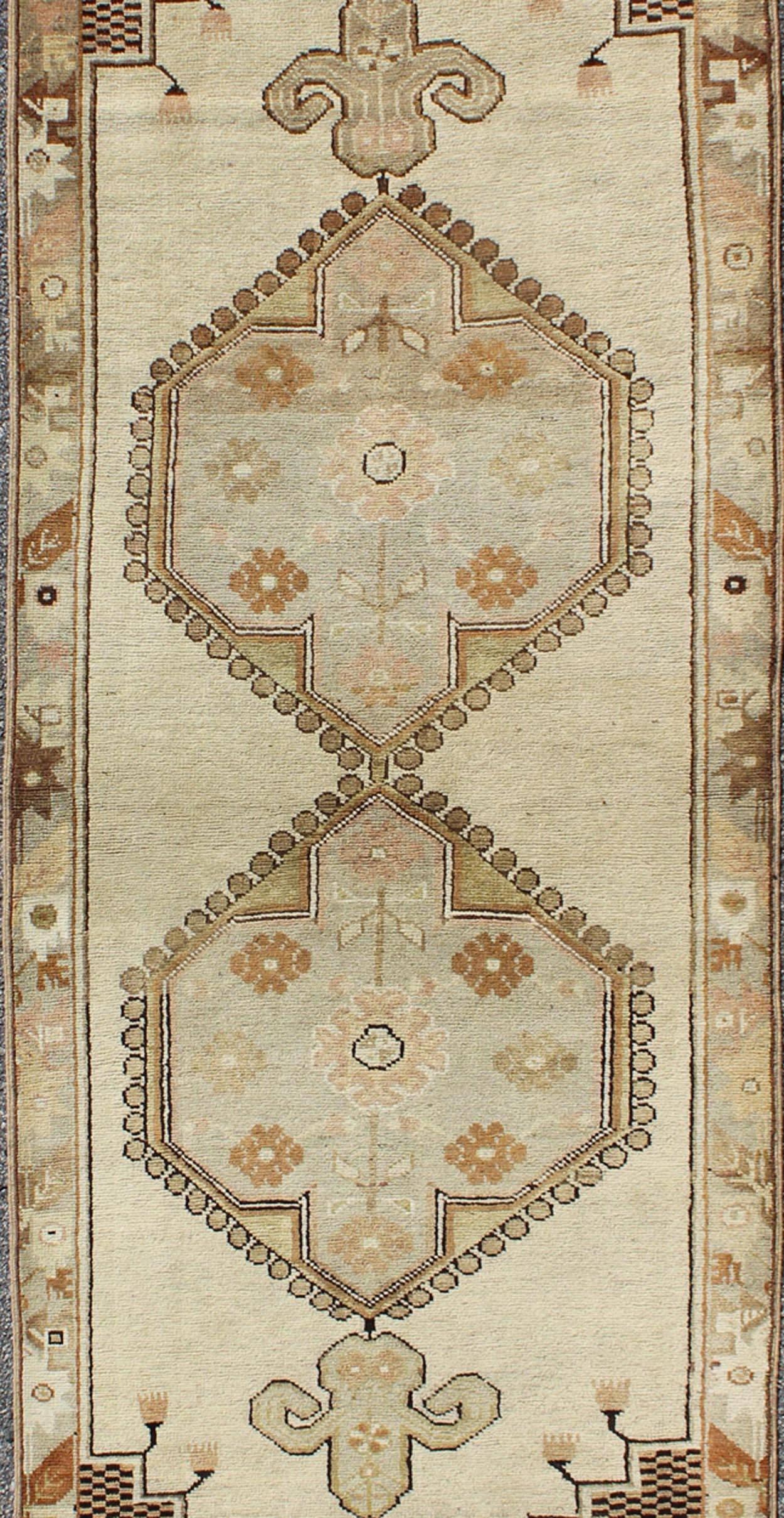 Regal Vintage Turkish Oushak Rug with Dual Medallion Design in Nude and Brown In Excellent Condition For Sale In Atlanta, GA