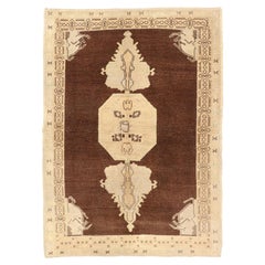 Marrón y  Alfombra vintage Oushak con diseño de medallón en tono natural procedente de Turquía