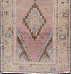 Türkischer Vintage-Oushak-Teppich in Lavendel, Rosa, Braun, Creme und Blau