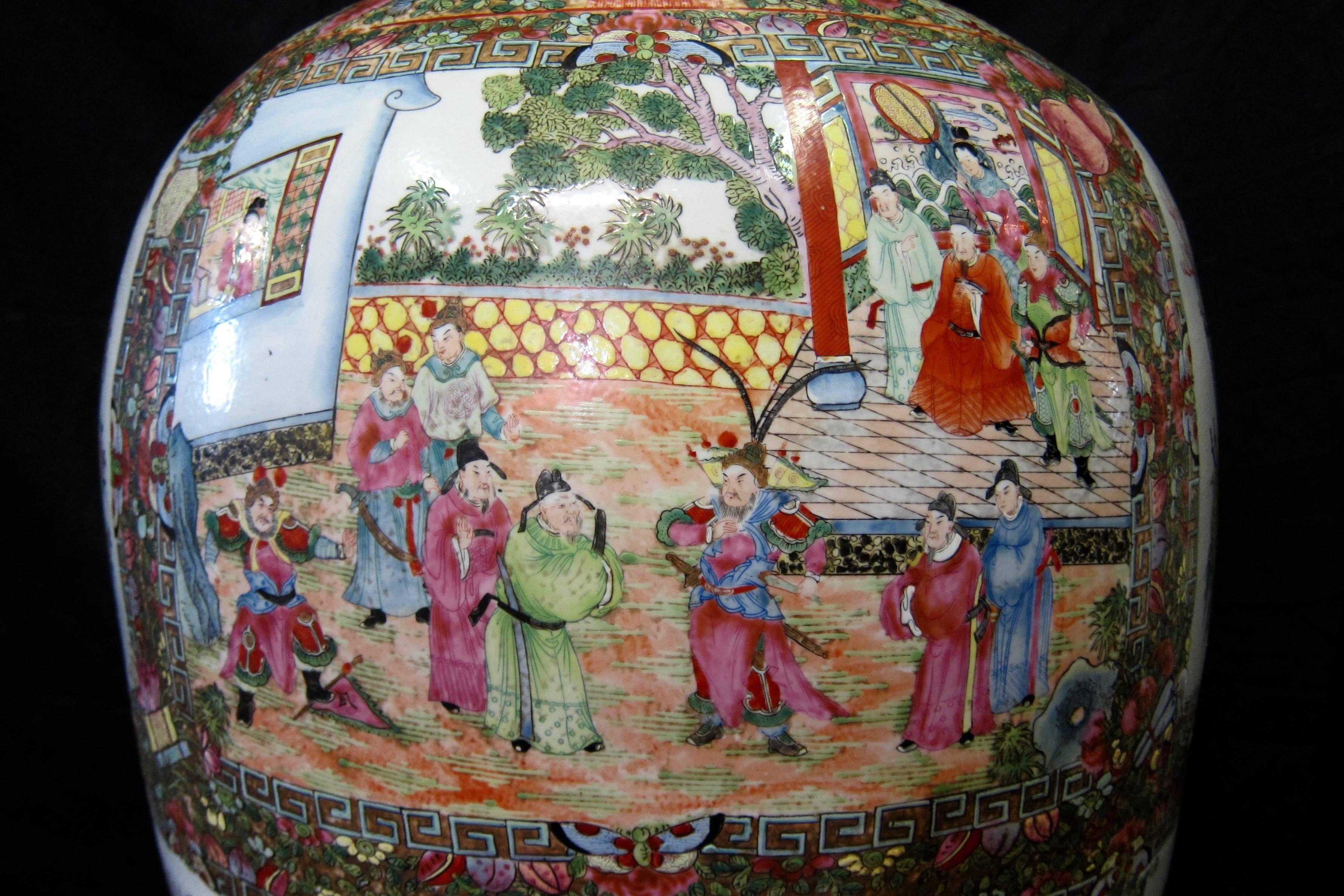Vintage Chinese Palace Vase In Excellent Condition For Sale In Bronx, NY