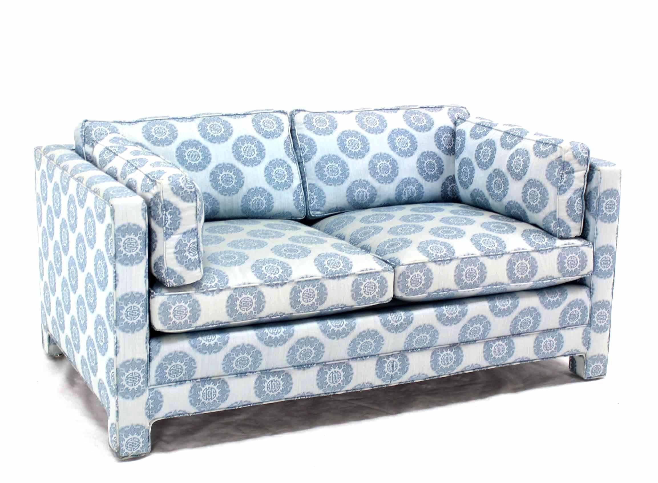 Blue Upholstery Mid-Century Modern Loveseat Settee by Henredon In Excellent Condition In Rockaway, NJ
