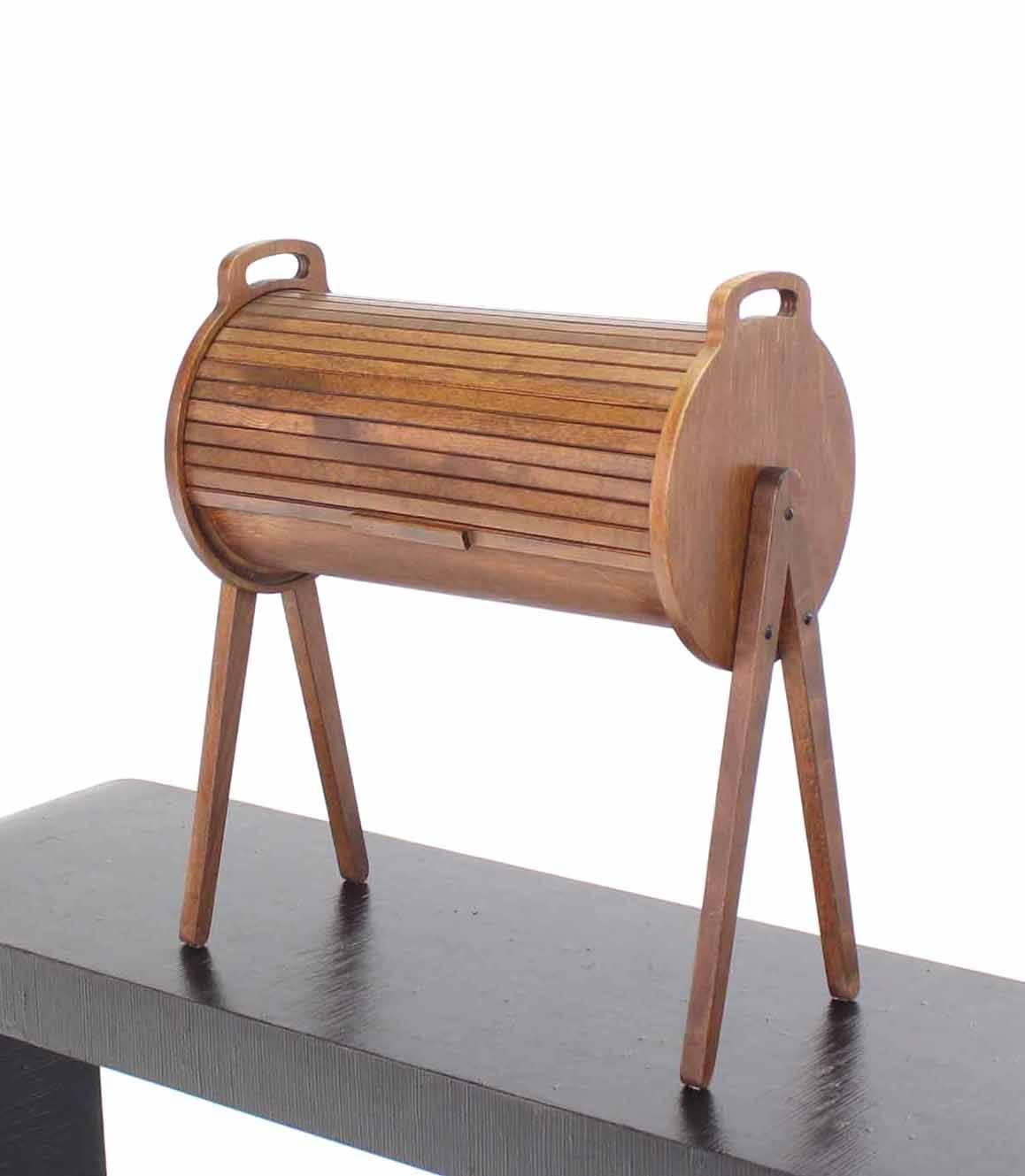 Dänischer dänischer Nähständer in Trommelform, Mid-Century Modern (Moderne der Mitte des Jahrhunderts) im Angebot