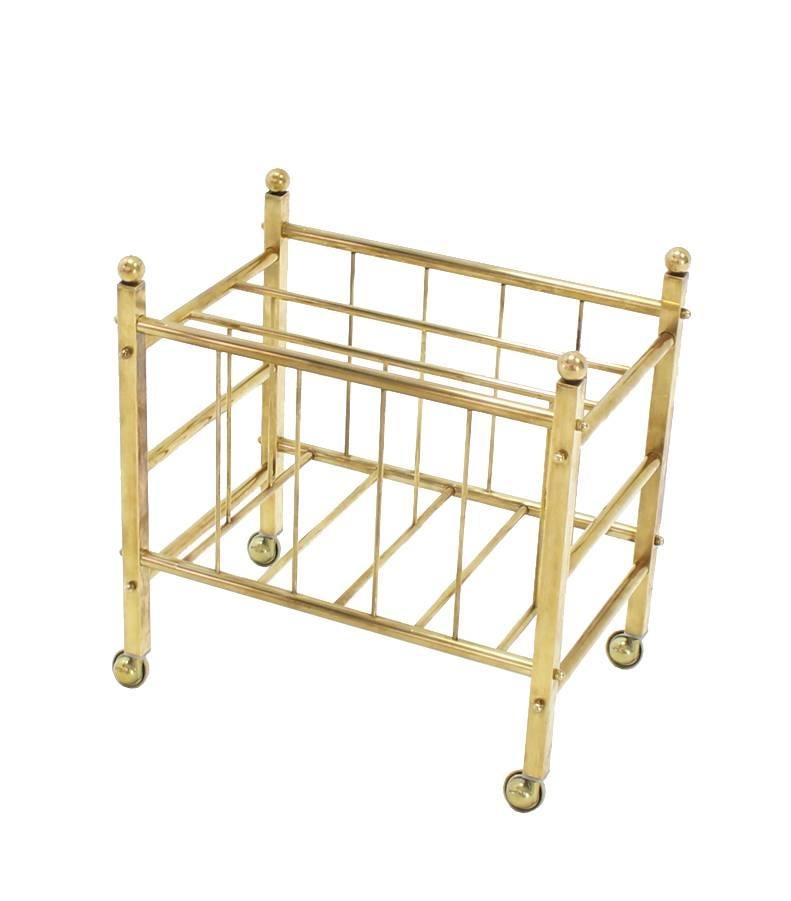 Mid-Century Modern Porte-revues en laiton massif de style moderne du milieu du siècle dernier en vente