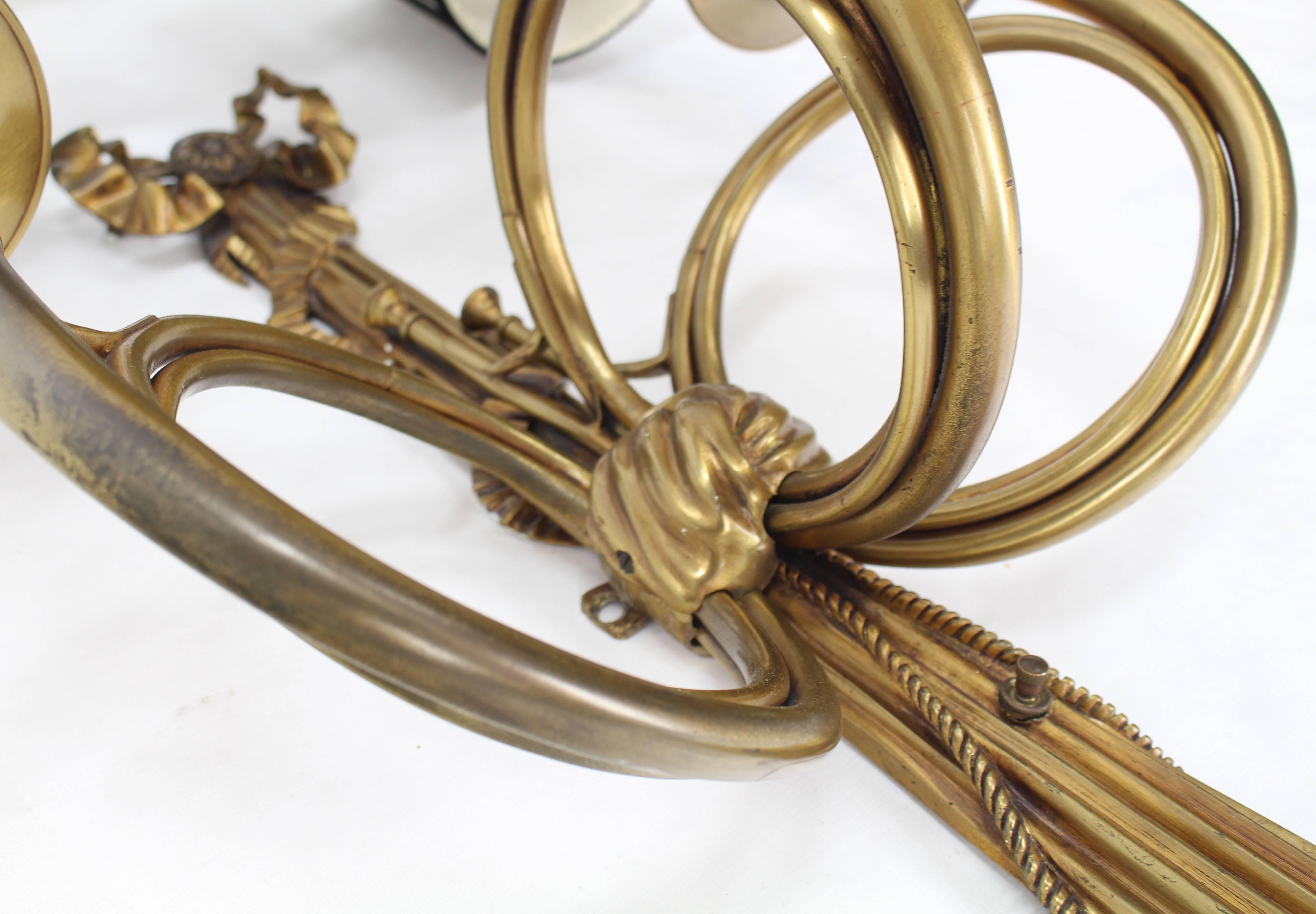 Großes dreiteiliges Wandleuchterband aus schwerer Bronze mit Quaste in Hornform, drei Lichter im Angebot 2