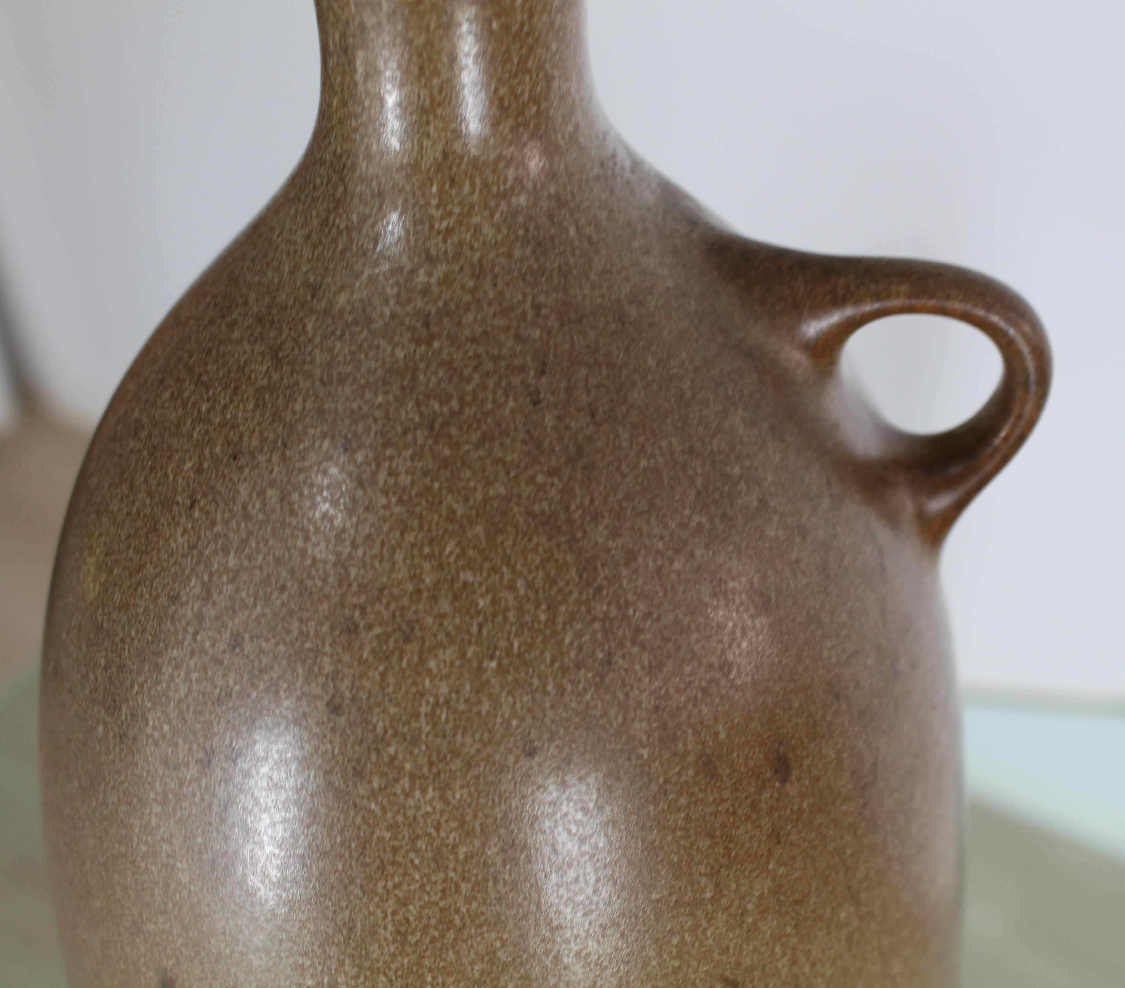 Mid-Century Modern elegant ceramic table lamp, measure: 25