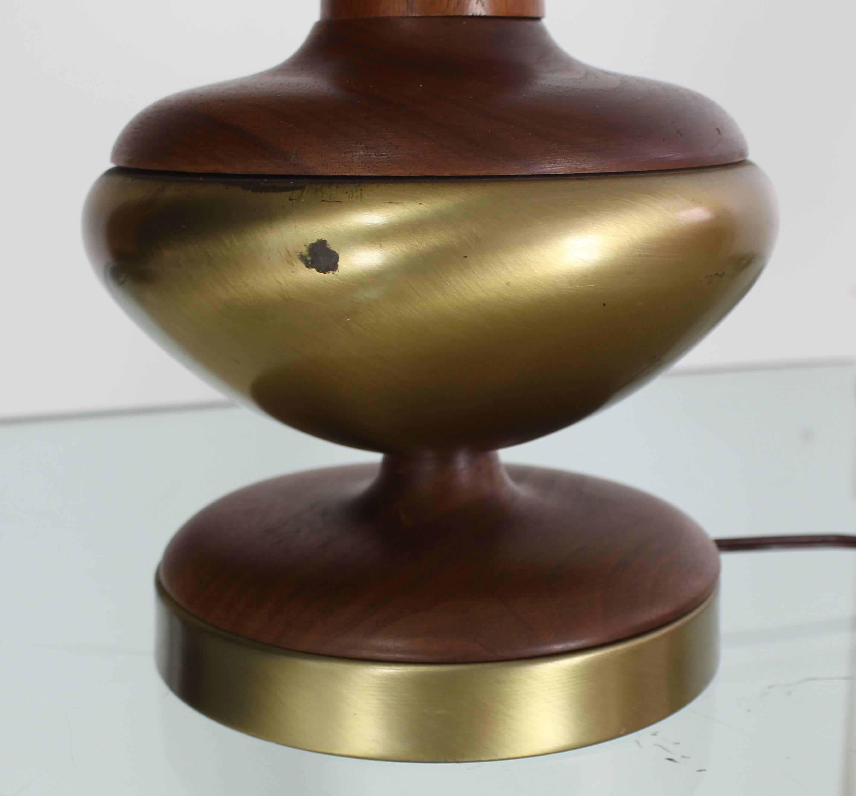 Mid-Century Modern Tall Tower Shape Turned Walnut Brass Table Lamp Tony Paul For Sale