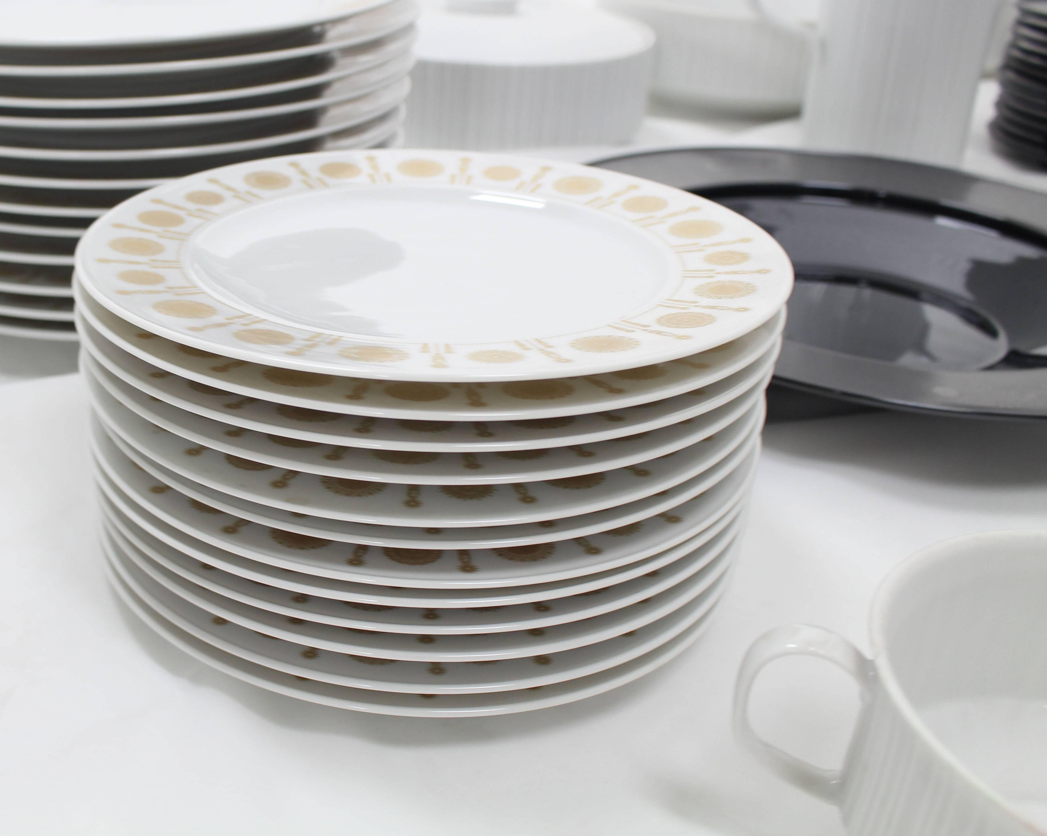 Tapio Wirkkala pour Rosenthal Dinner Coffee 80 Pieces Set Plates Noire Porcelain Excellent état à Rockaway, NJ