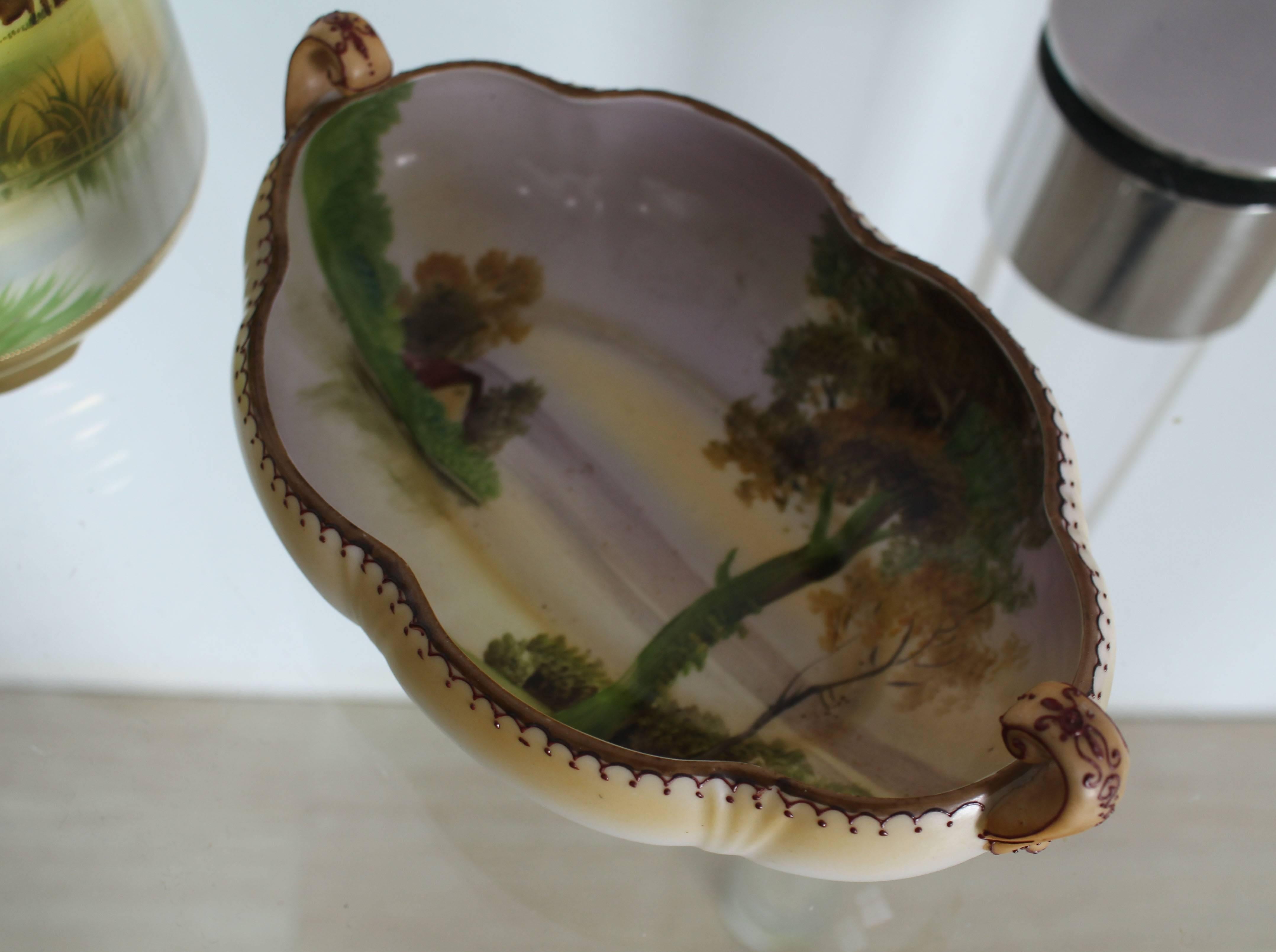 Japanische handbemalte Porzellanvasen und -schale, dreiteilige Porzellangruppe (Japonismus) im Angebot