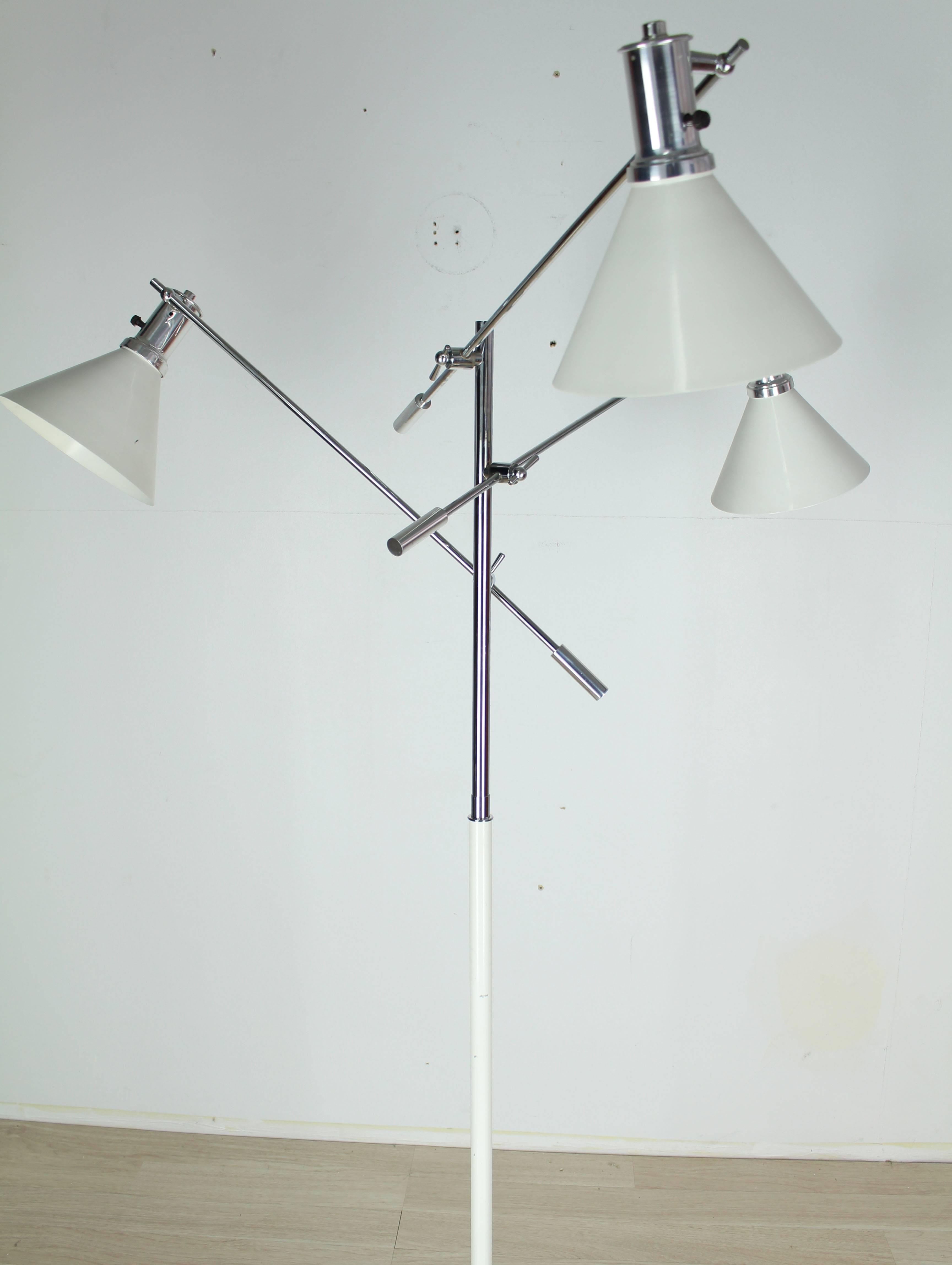 Arredoluce Style Italian Vintage Fully Adjustable Floor Lamp In Excellent Condition For Sale In Rockaway, NJ