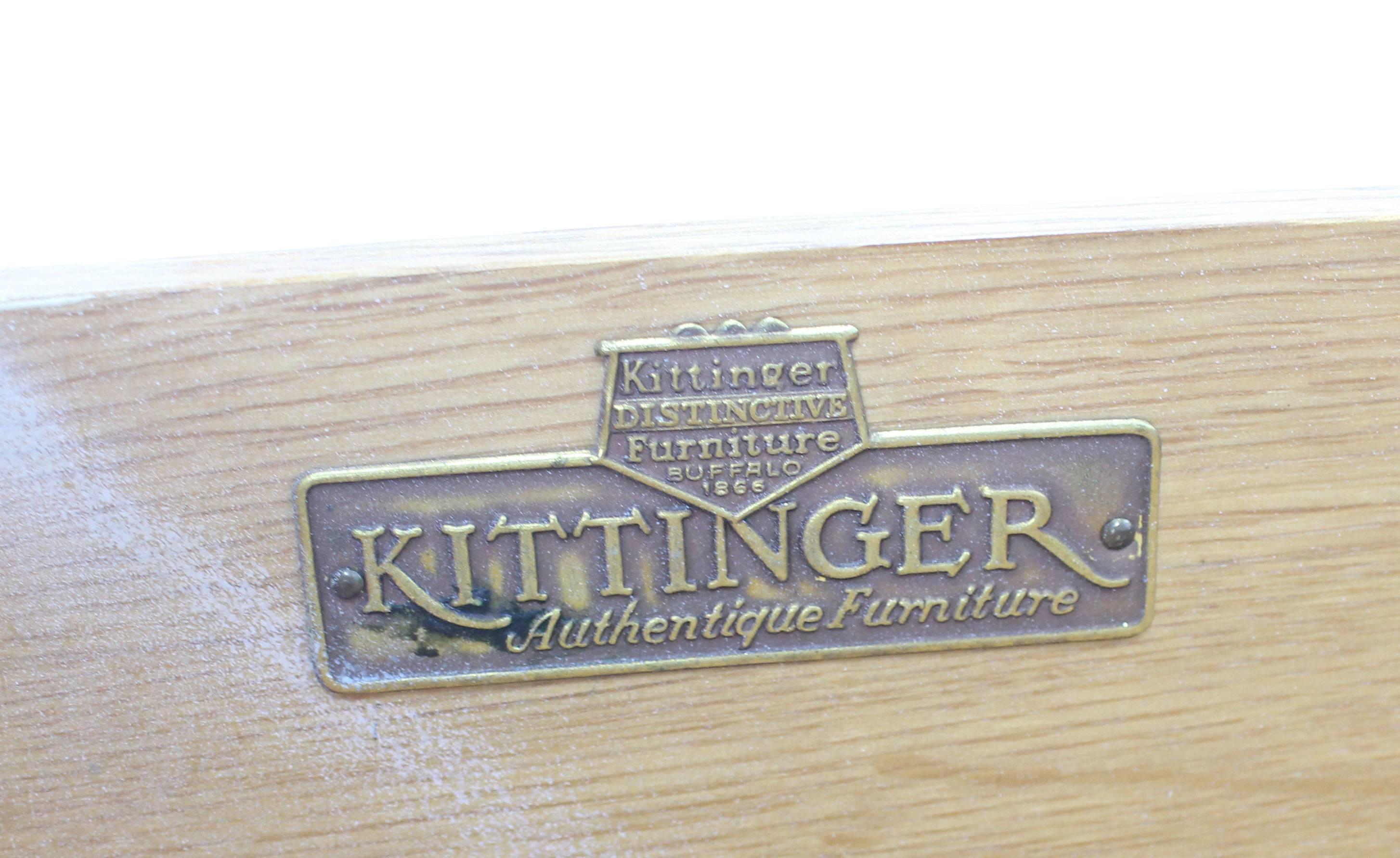Kittinger Weiß lackiert Hohe Kommode mit 5 Schubladen Kommode (Gemalt) im Angebot