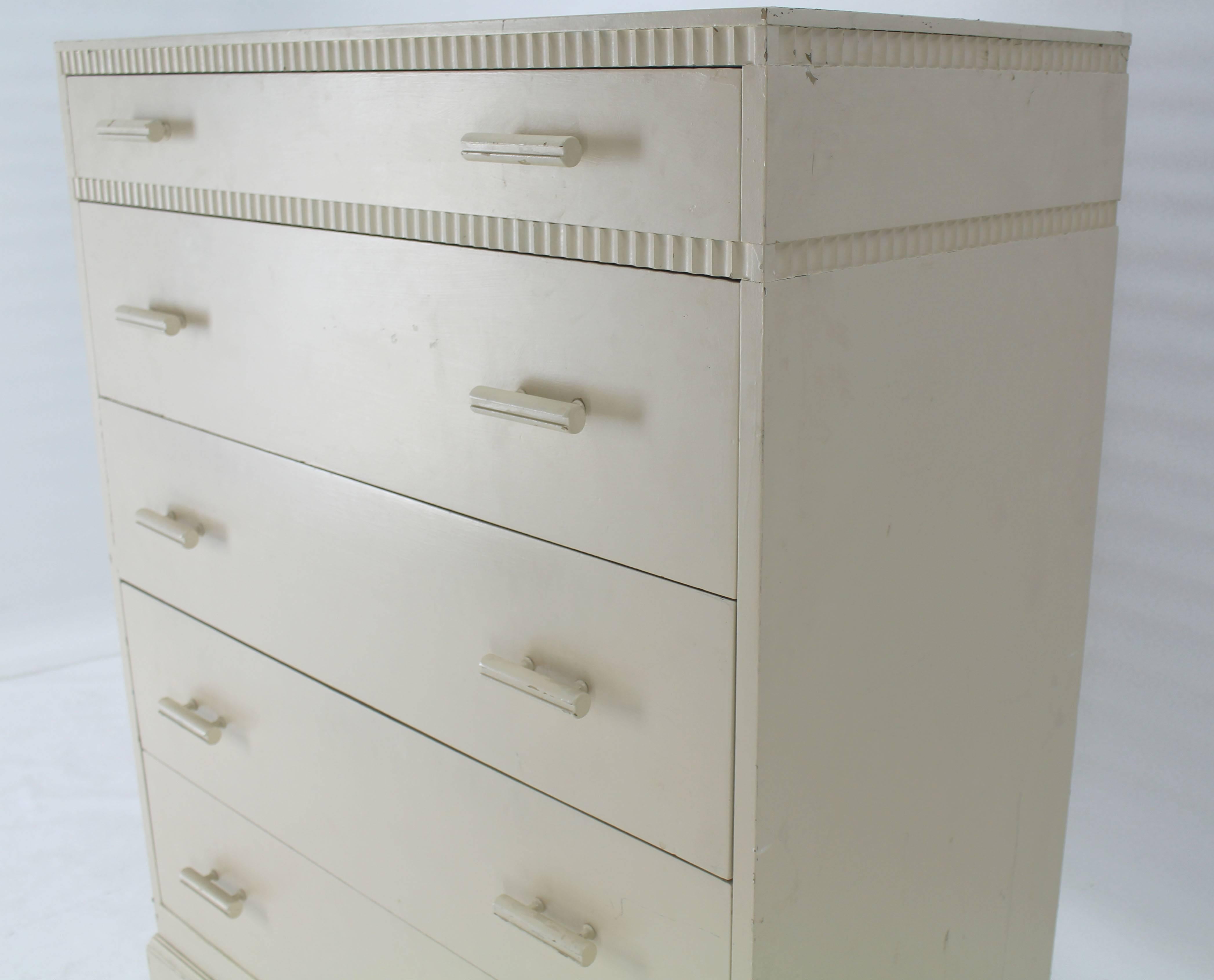 Kittinger painted dresser with dowel pulls. This is in distressed condition. Refinishing recommended.