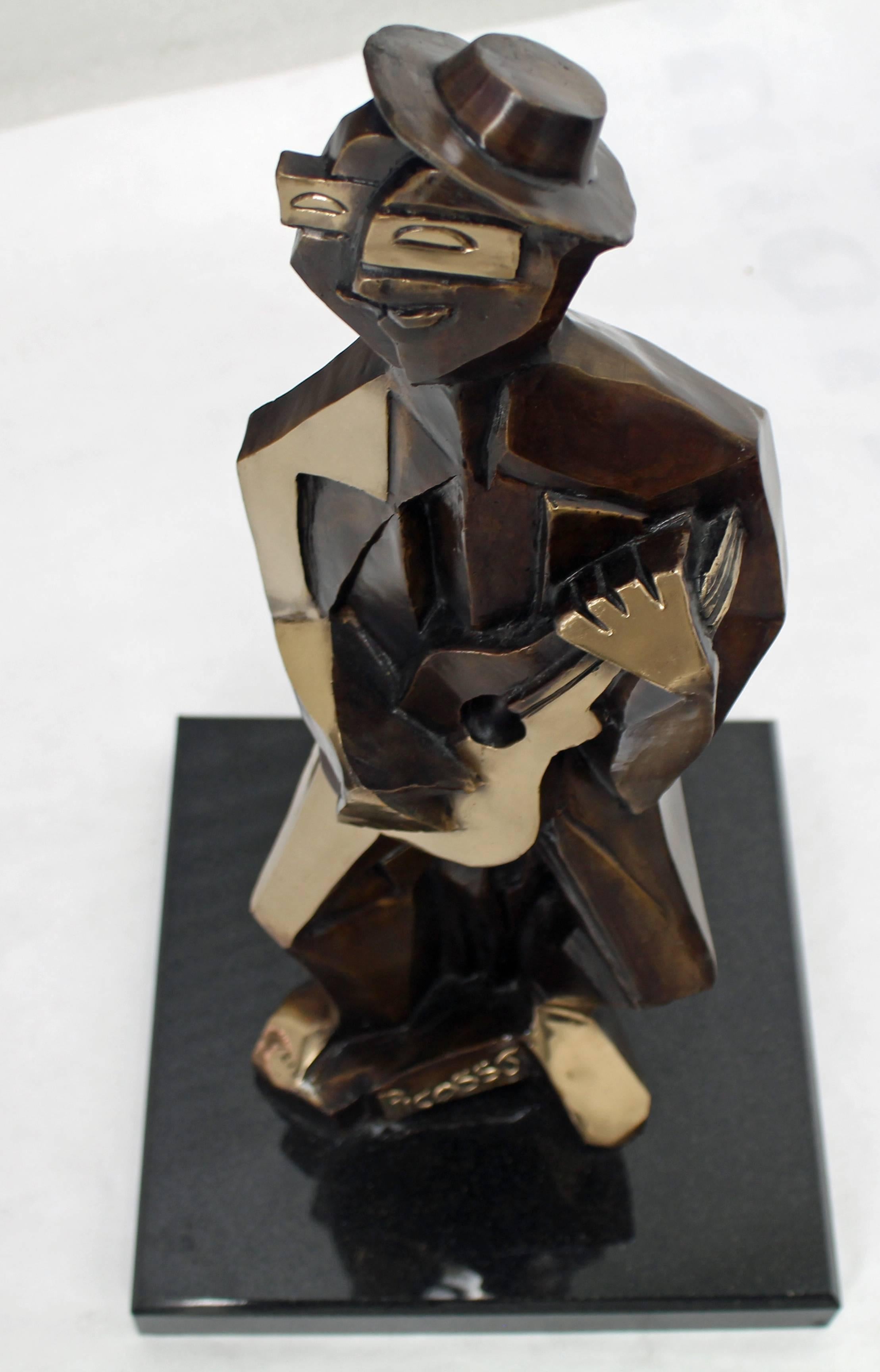 Mid-Century Modern Sculpture de guitariste abstraite en bronze d'après Picasso, numérotée en vente