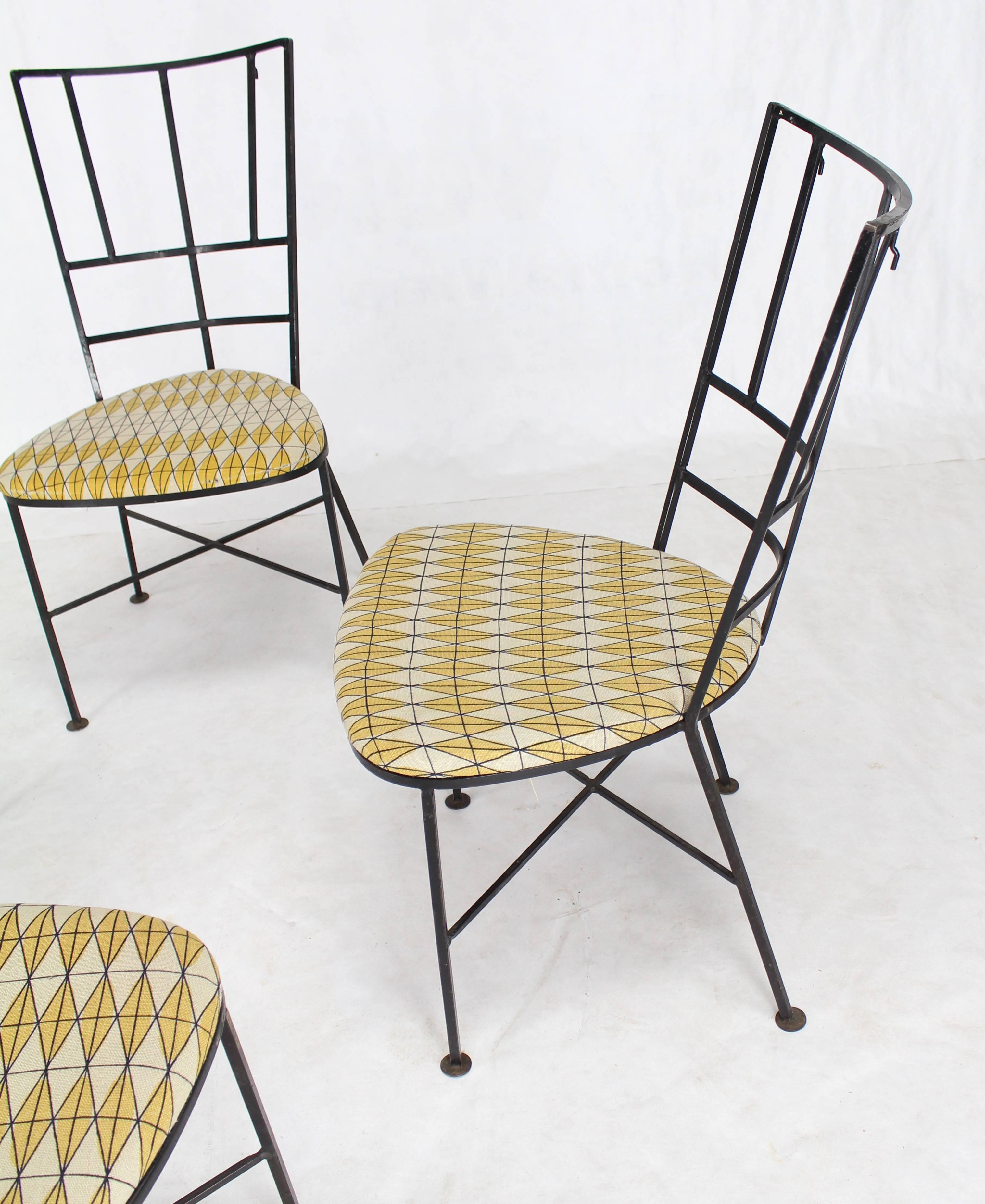 Set of Four Wrought Iron Outdoor Chairs Heart Shape Seats In Excellent Condition In Rockaway, NJ
