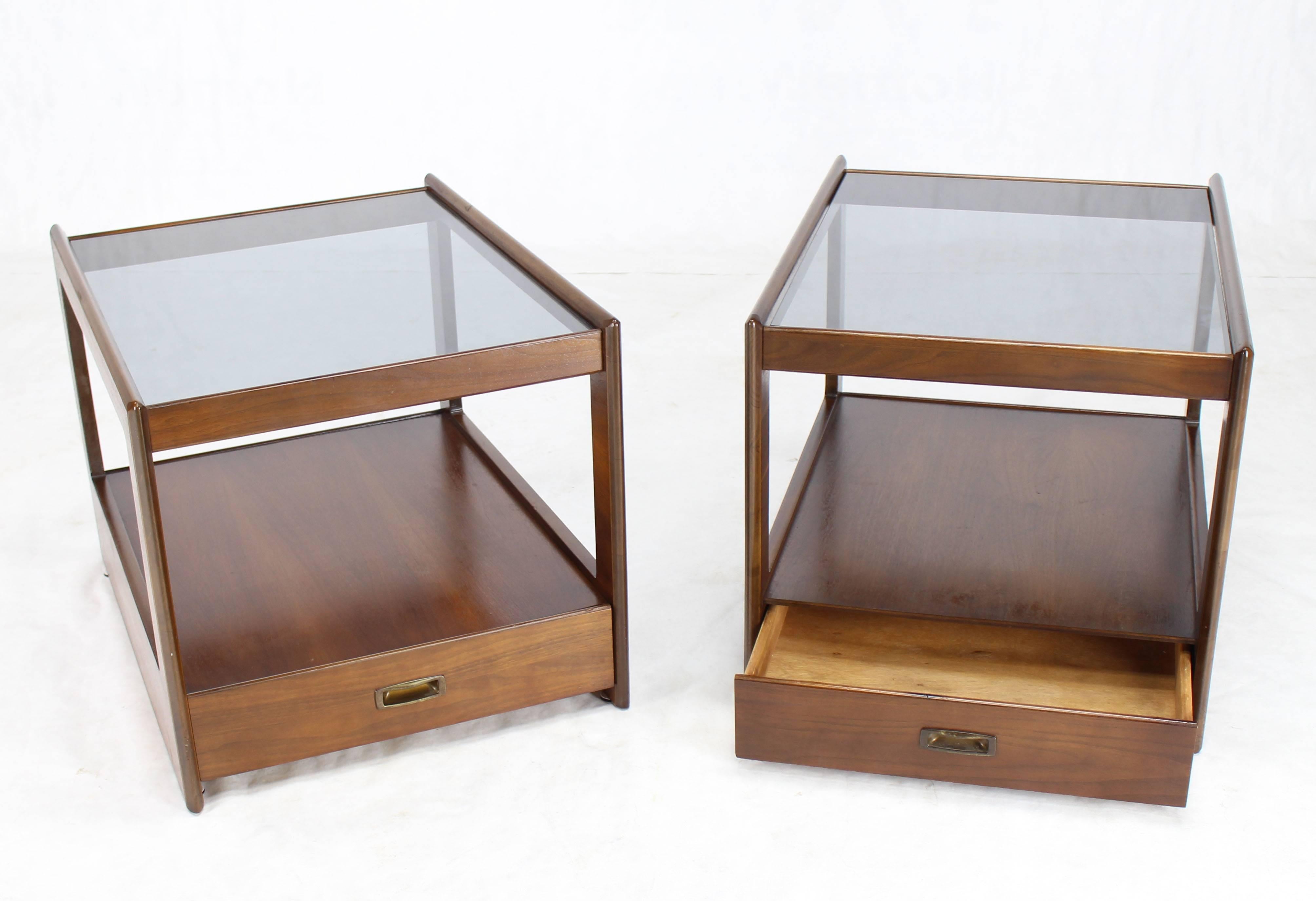 Mid-Century Modern Pair of Rectangular Cube Shape Smoked Glass Tops End Tables For Sale