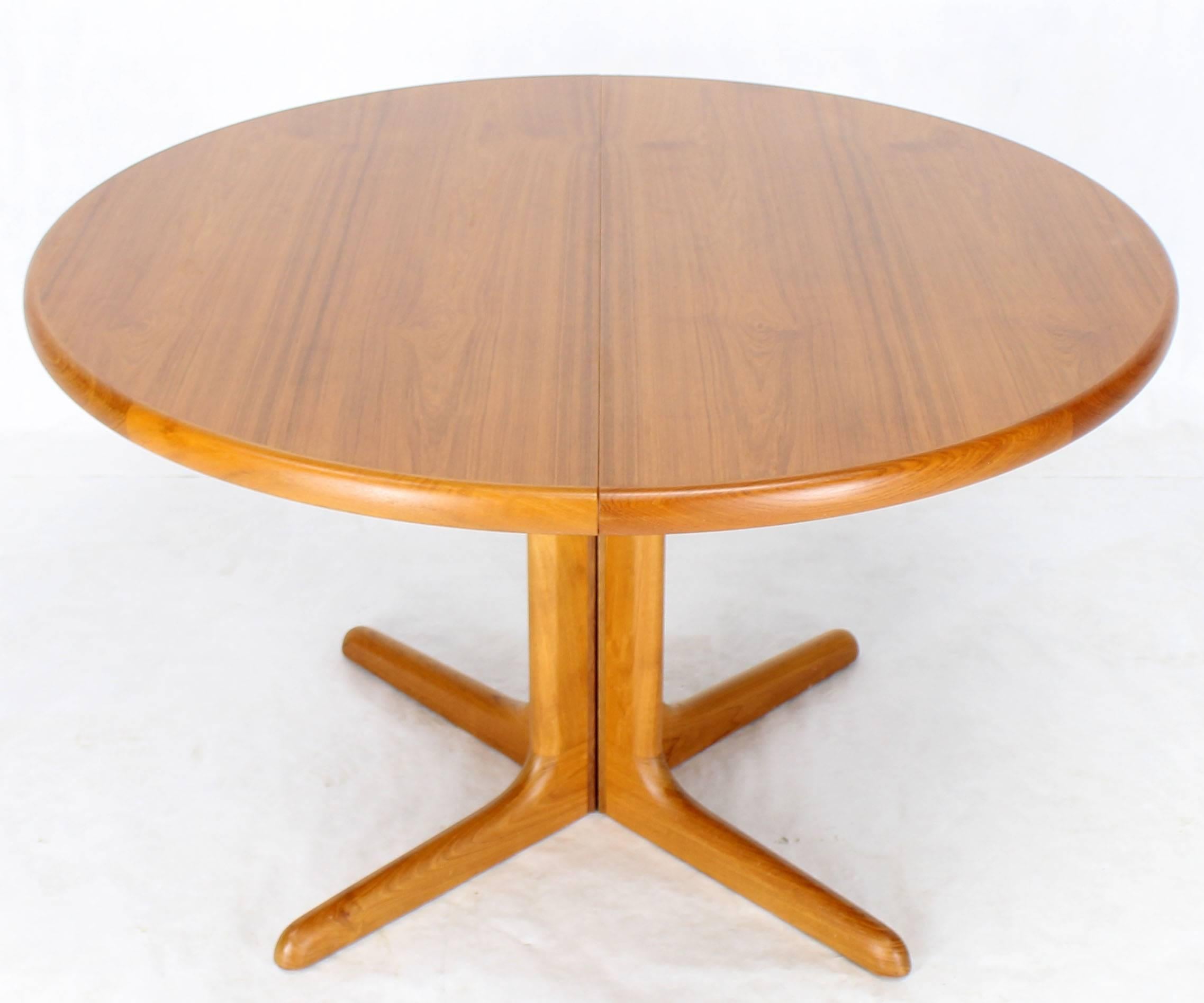 Super clean Mid-Century Modern round teak dining table with two 20